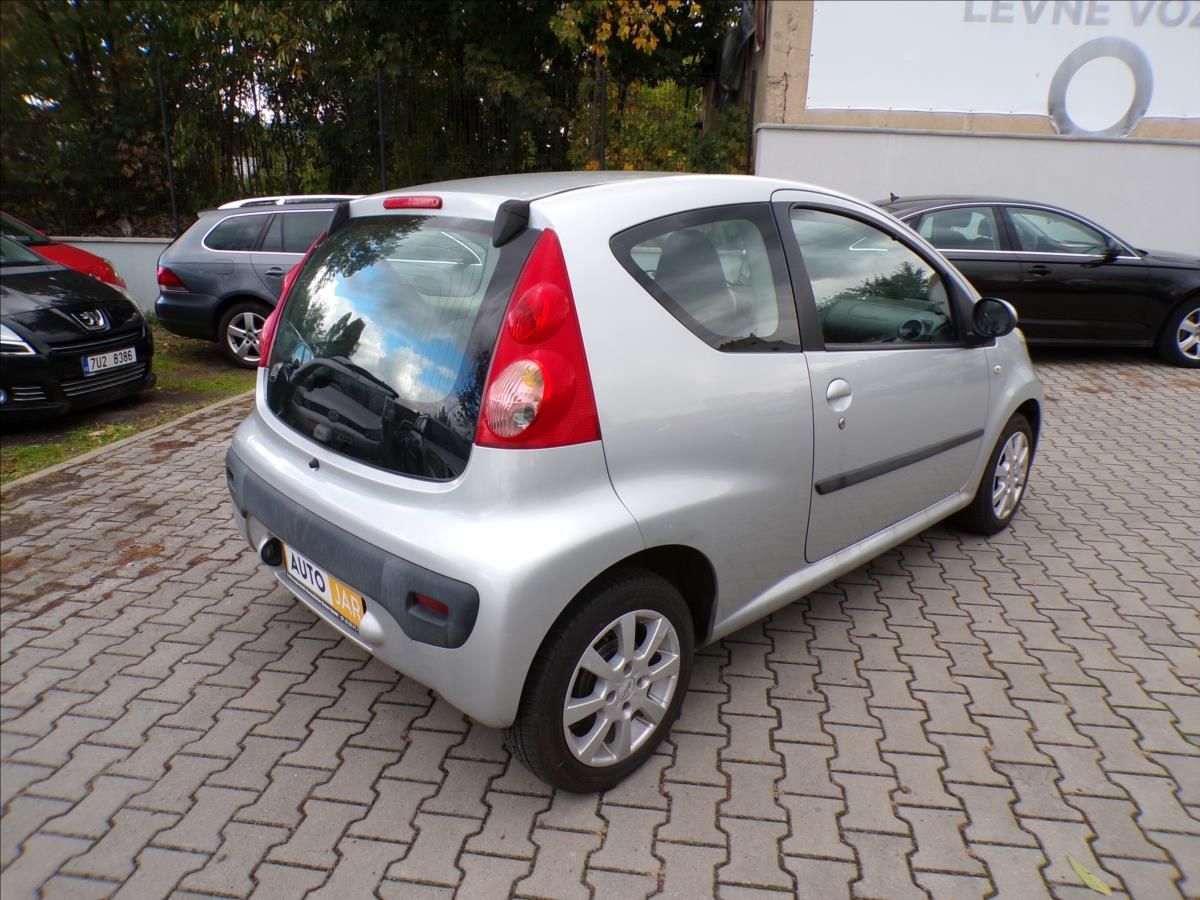 Peugeot 107, 1,0 i  KLIMATIZACE - fotka 5