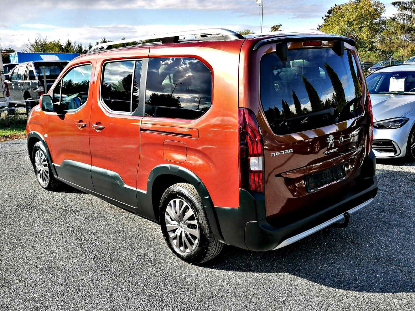 Peugeot Rifter, MAXI 1.2 PureTech Allure EAT8 - fotka 6