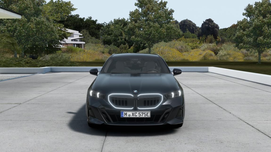 BMW Řada 5, 550e xDrive Touring - fotka 4