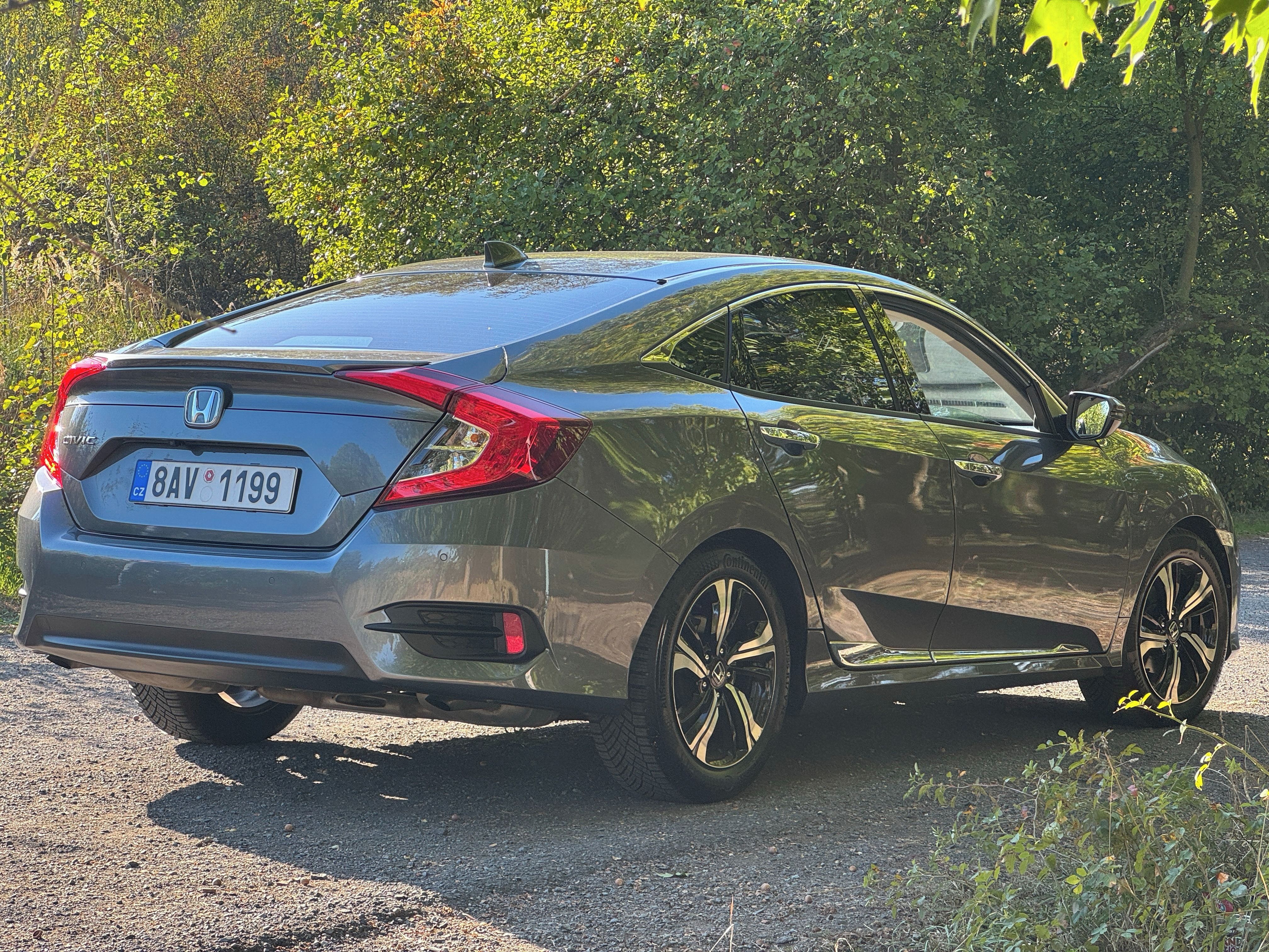 Honda Civic, 1.5 Vtec - pěkný stav - fotka 6