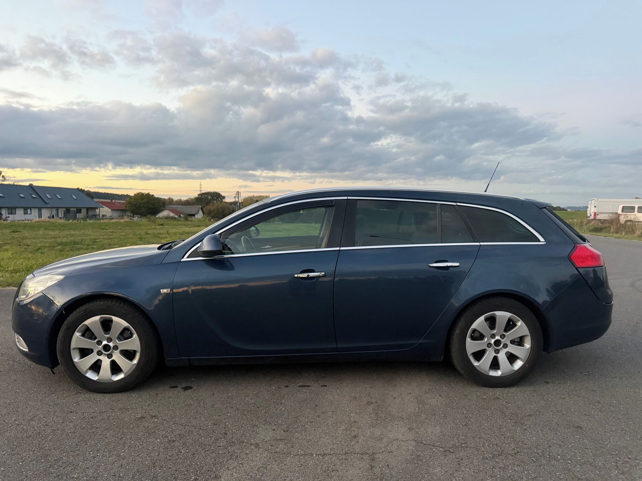 Opel Insignia, 2,0 118 kW KOMBI - fotka 2