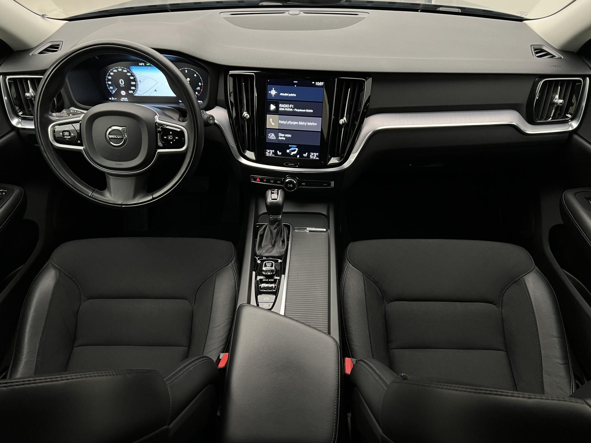 Volvo V60, CC D4 AWD AUT CZ 1. maj. - fotka 2