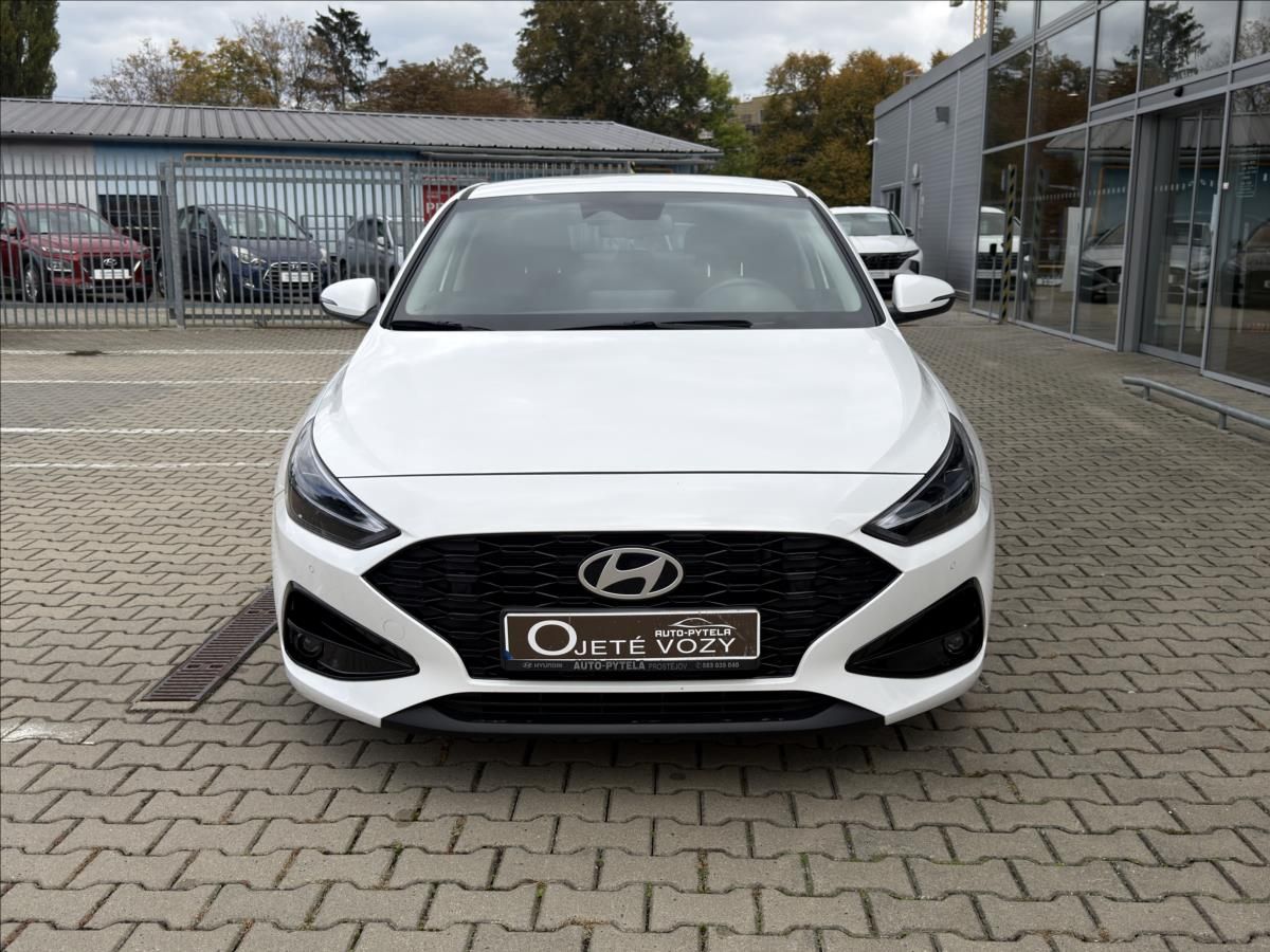 Hyundai i30, 1,5 T-GDi MHEV MT  Fastback St - fotka 3