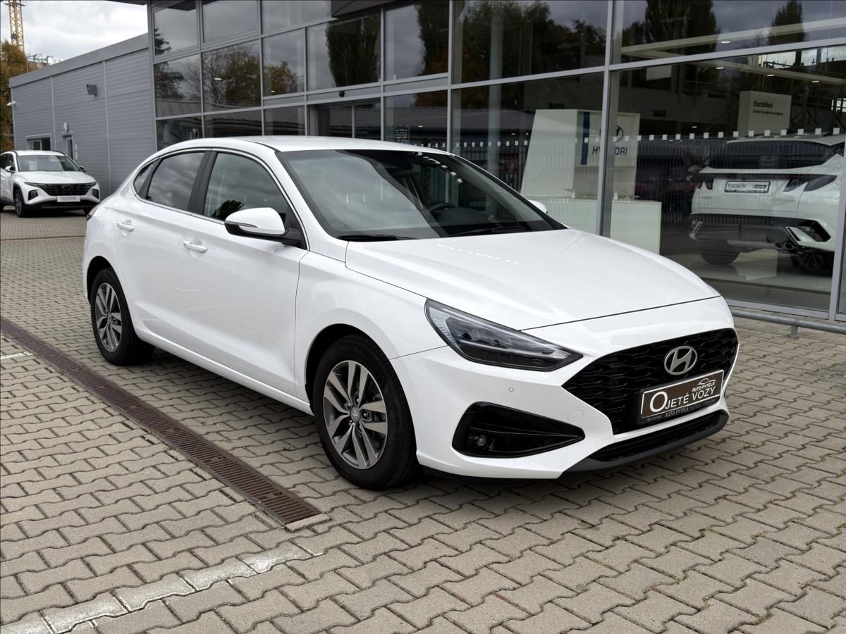 Hyundai i30, 1,5 T-GDi MHEV MT  Fastback St - fotka 2