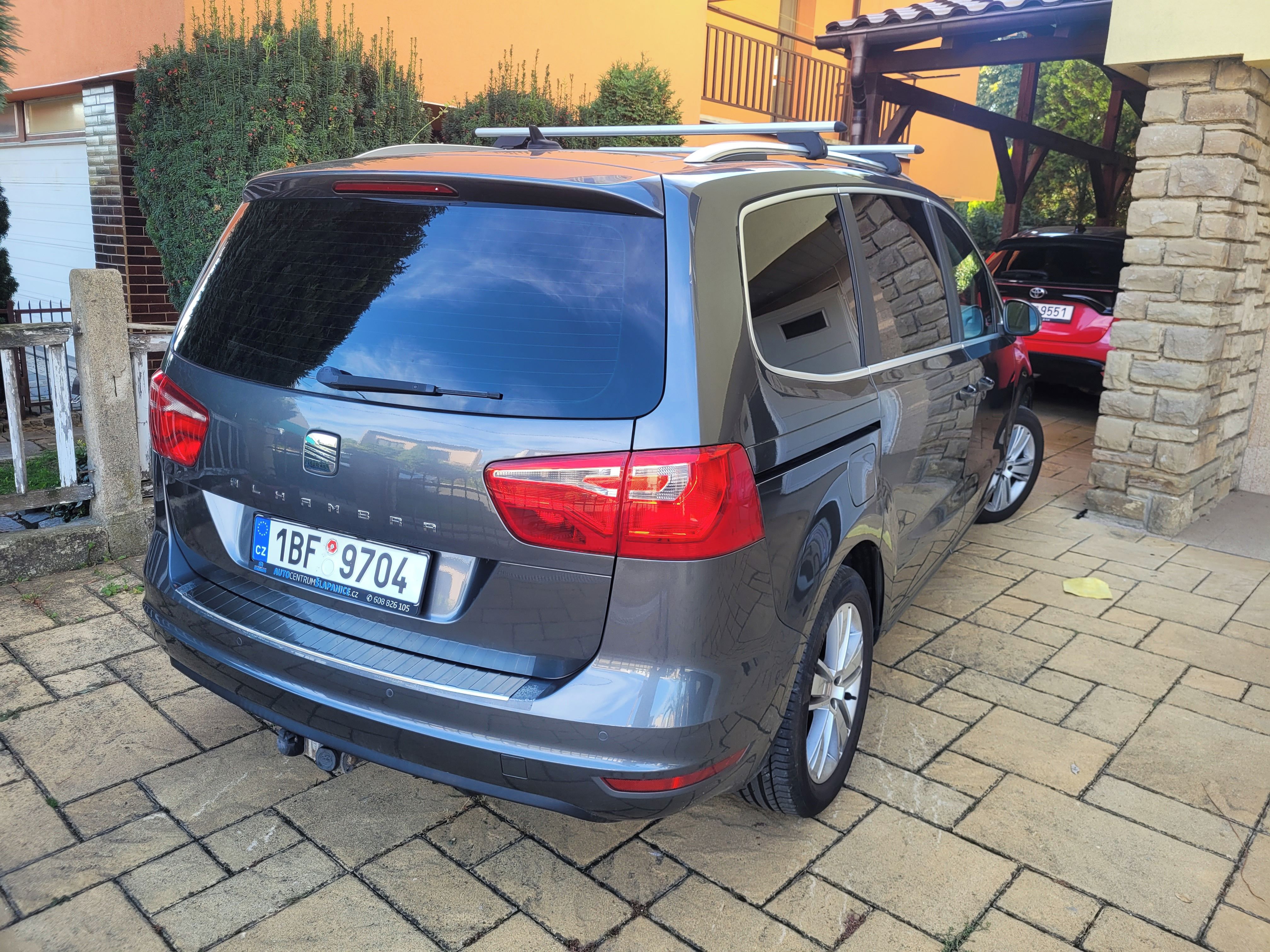Seat Alhambra, 2.0 TDI (103 kW), 7 míst - fotka 2