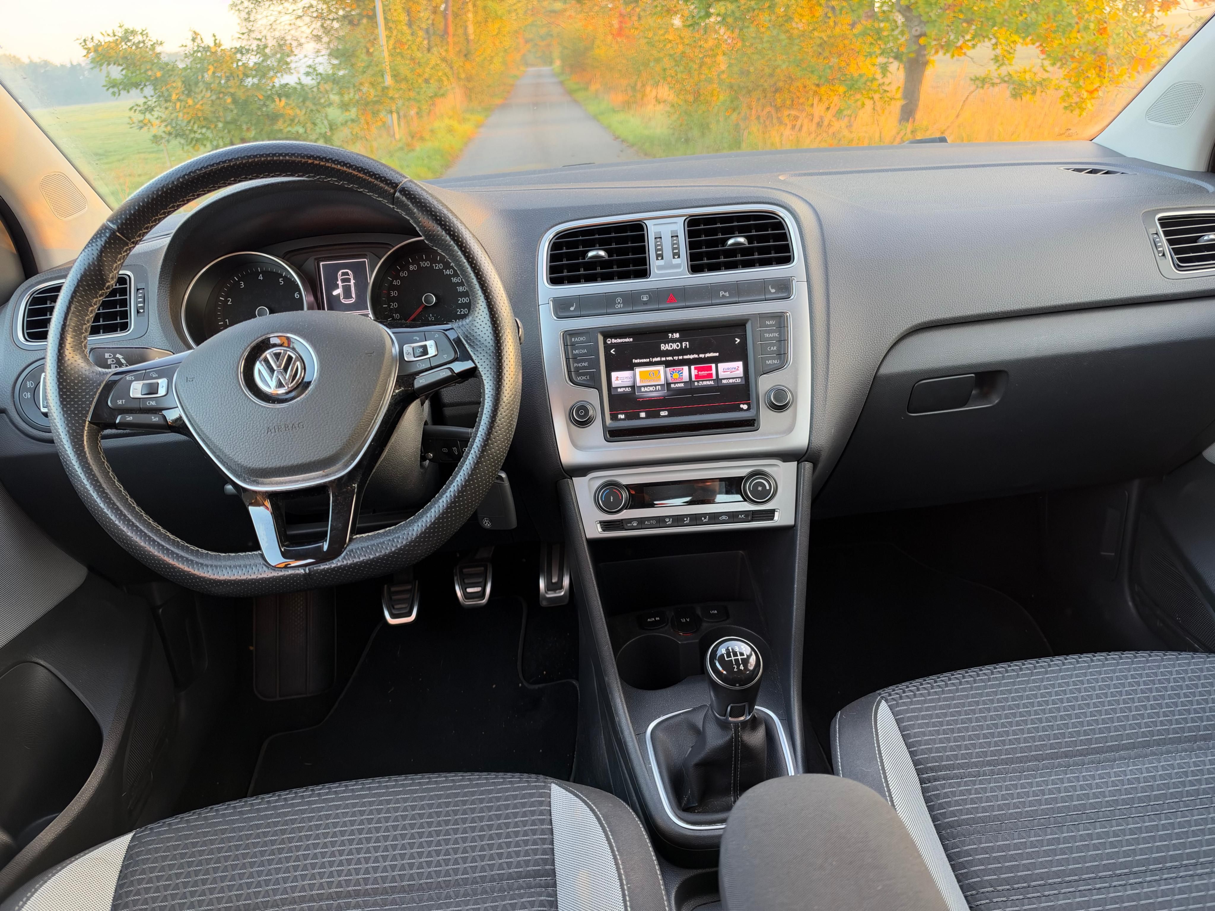 Volkswagen Polo, Cross 1,2TSi 66kW 47TKM - fotka 6