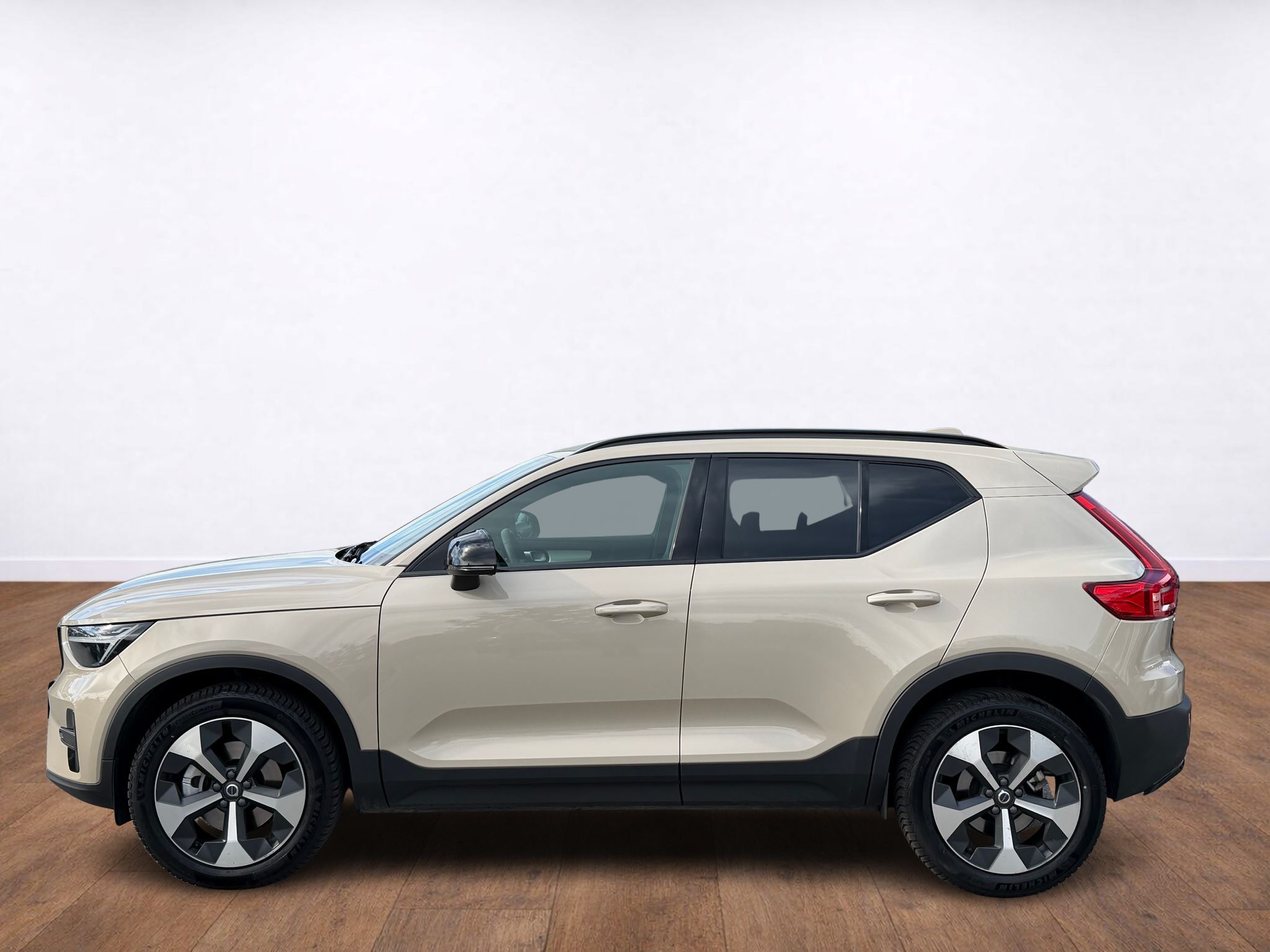 Volvo XC40, PLUS B3, ACC ,BLIS ,FULL LED - fotka 2