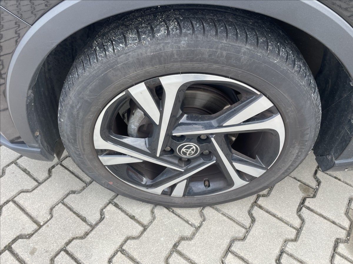 Toyota C-HR, 1,8 HYBRID ČR 1.MAJITEL DPH - fotka 6