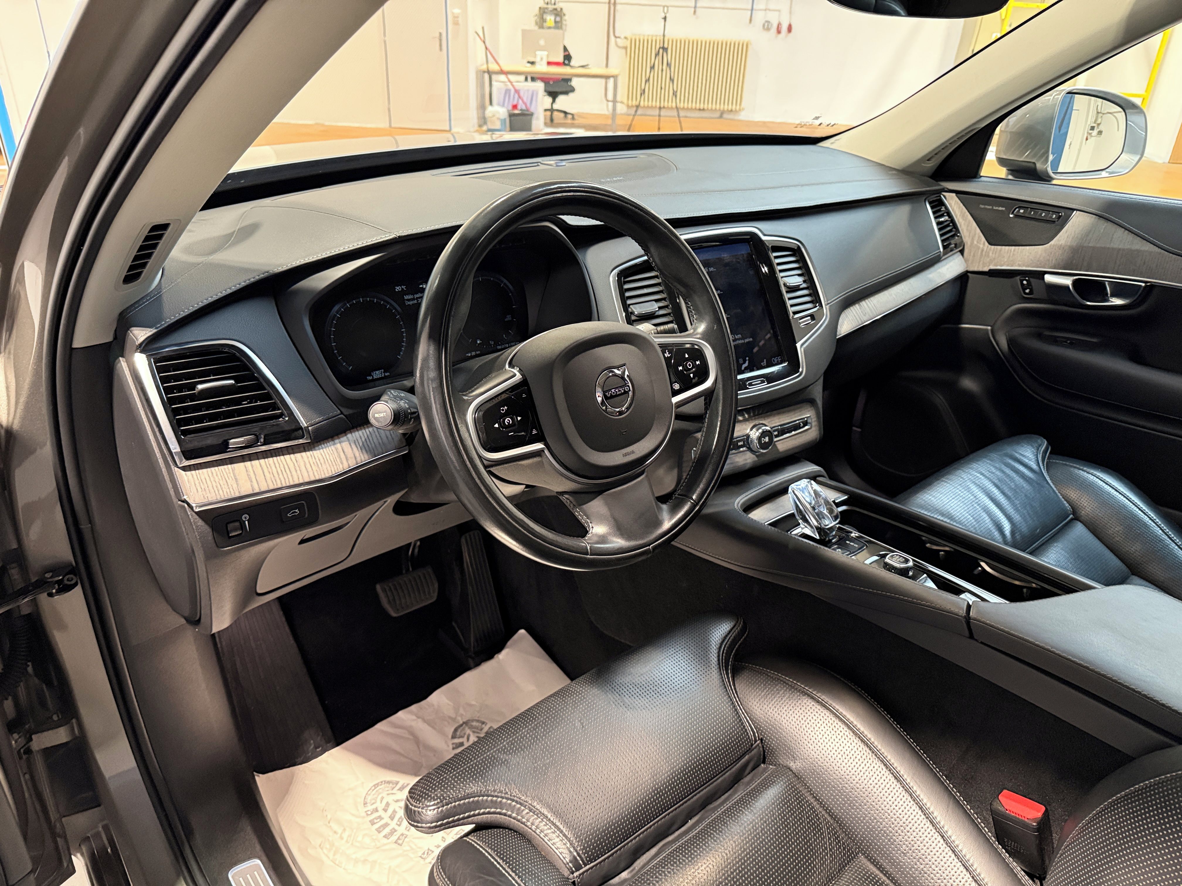 Volvo XC90, B5 AWD diesel Inscription Auto - fotka 5
