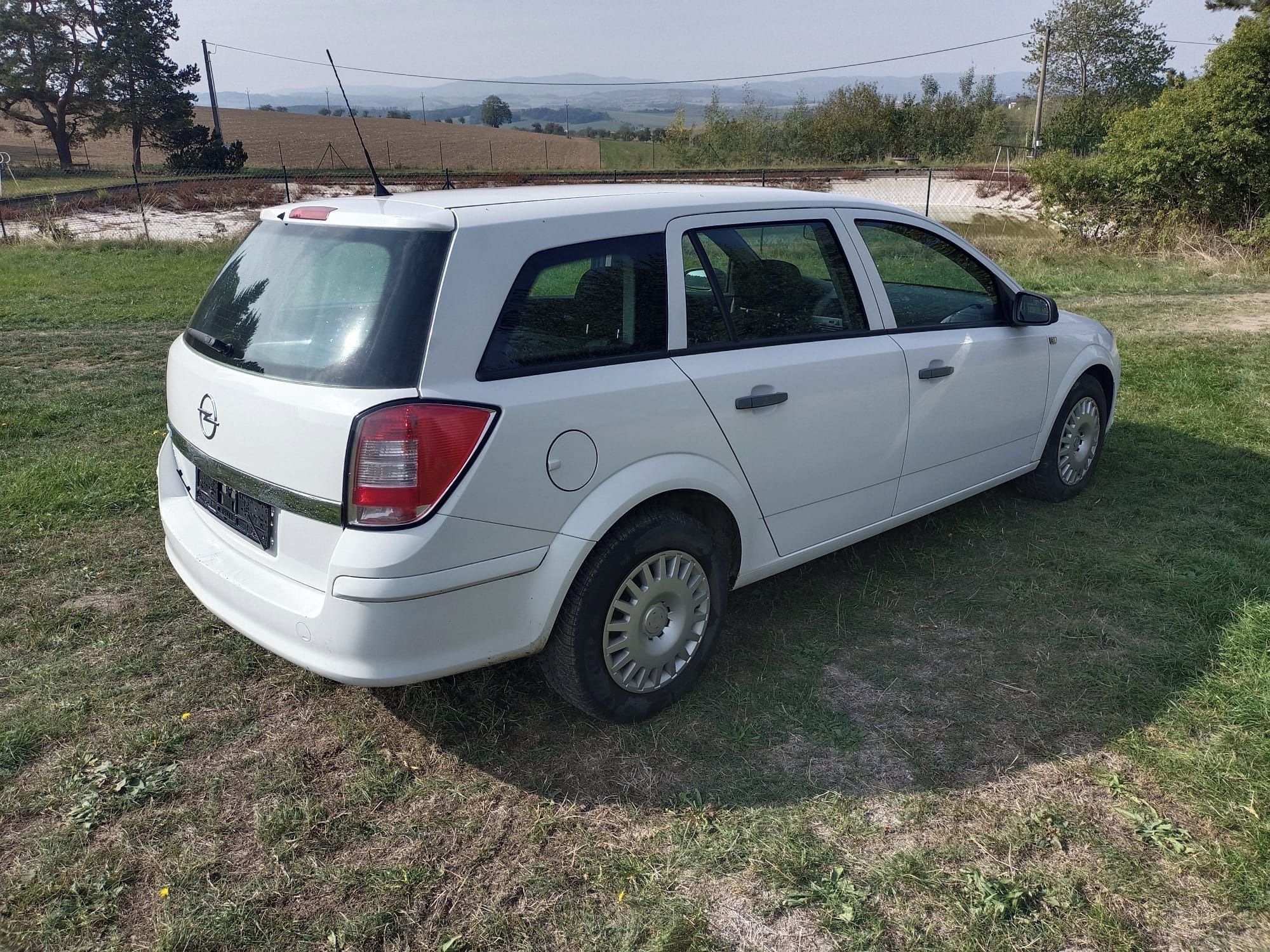 Opel Astra, H 1.4 66Kw RV.2009 - NOVÁ STK - fotka 4