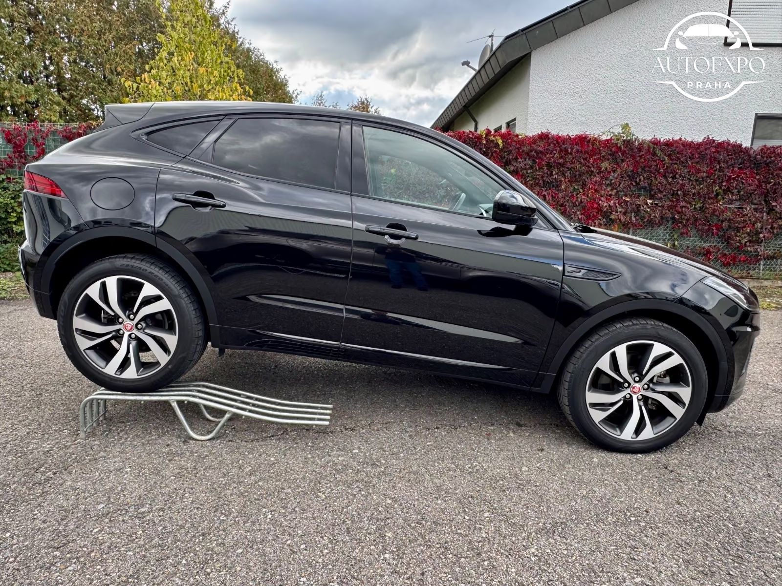 Jaguar E-Pace, R-Dynamic HSE AWD*PANORAMA - fotka 4
