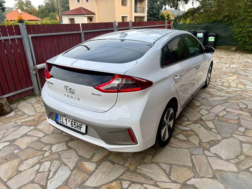 Hyundai Ioniq, EV 88KW PREMIUM STYLE 76600KM - fotka 4