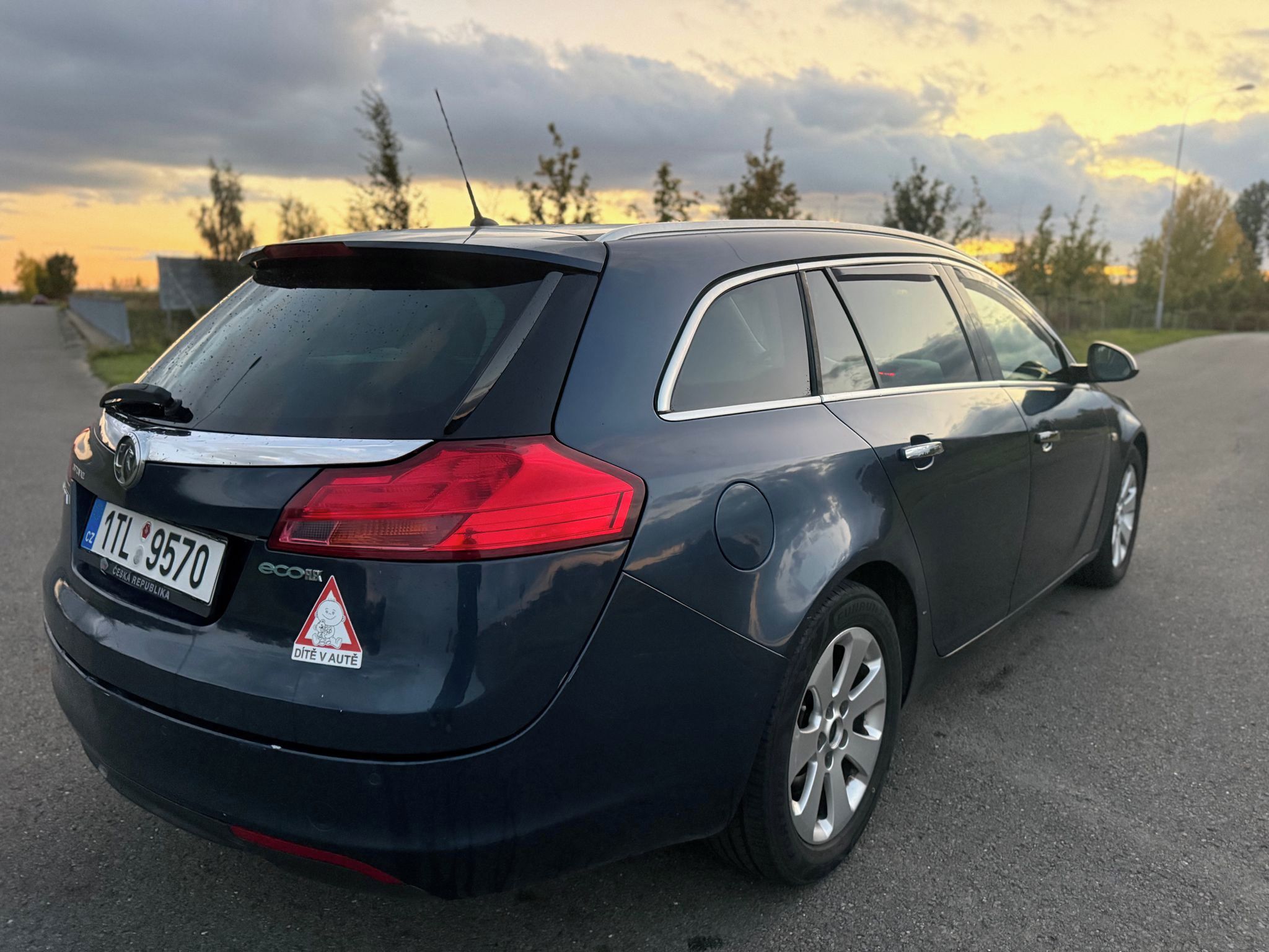 Opel Insignia, 2,0 118 kW KOMBI - fotka 5