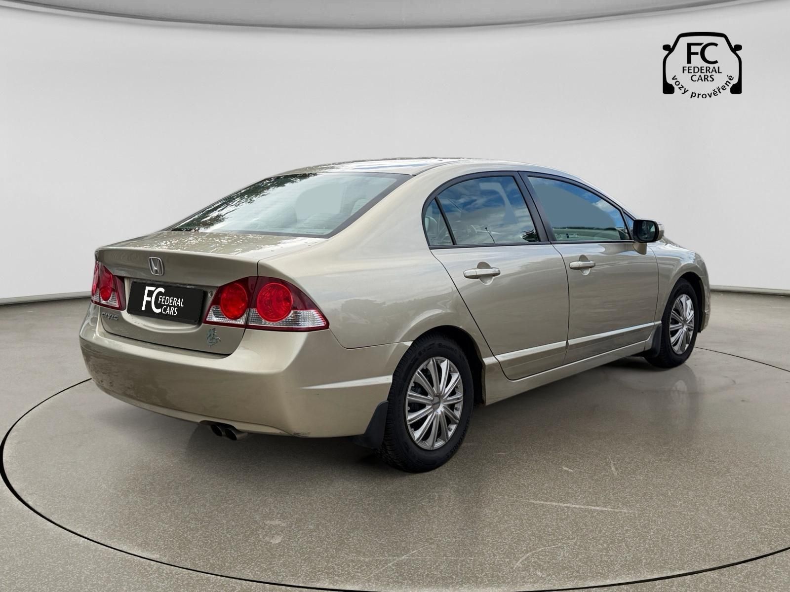 Honda Civic, 8. gen 1.8 LS - fotka 5