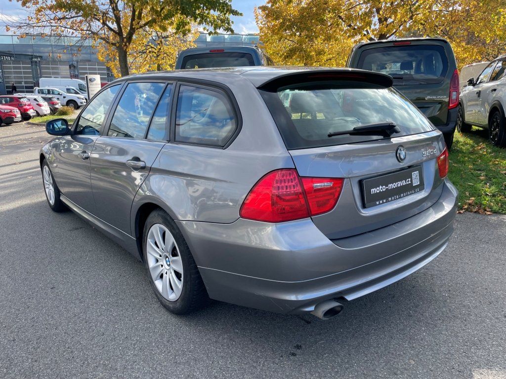 BMW Řada 3, 320d Touring - fotka 3