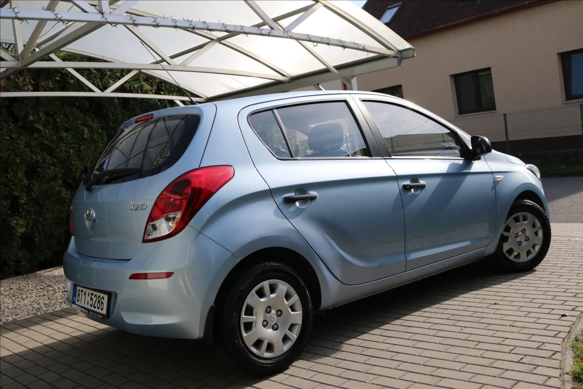 Hyundai i20, 1,3 ČR,1.Maj. 45000KM - fotka 4