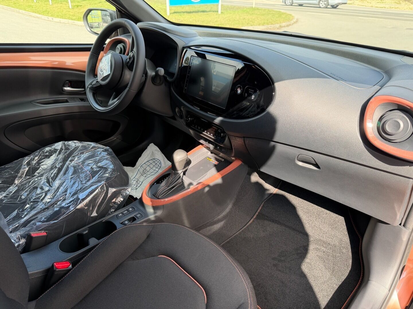Toyota Aygo, 1.5HEV Style - fotka 4