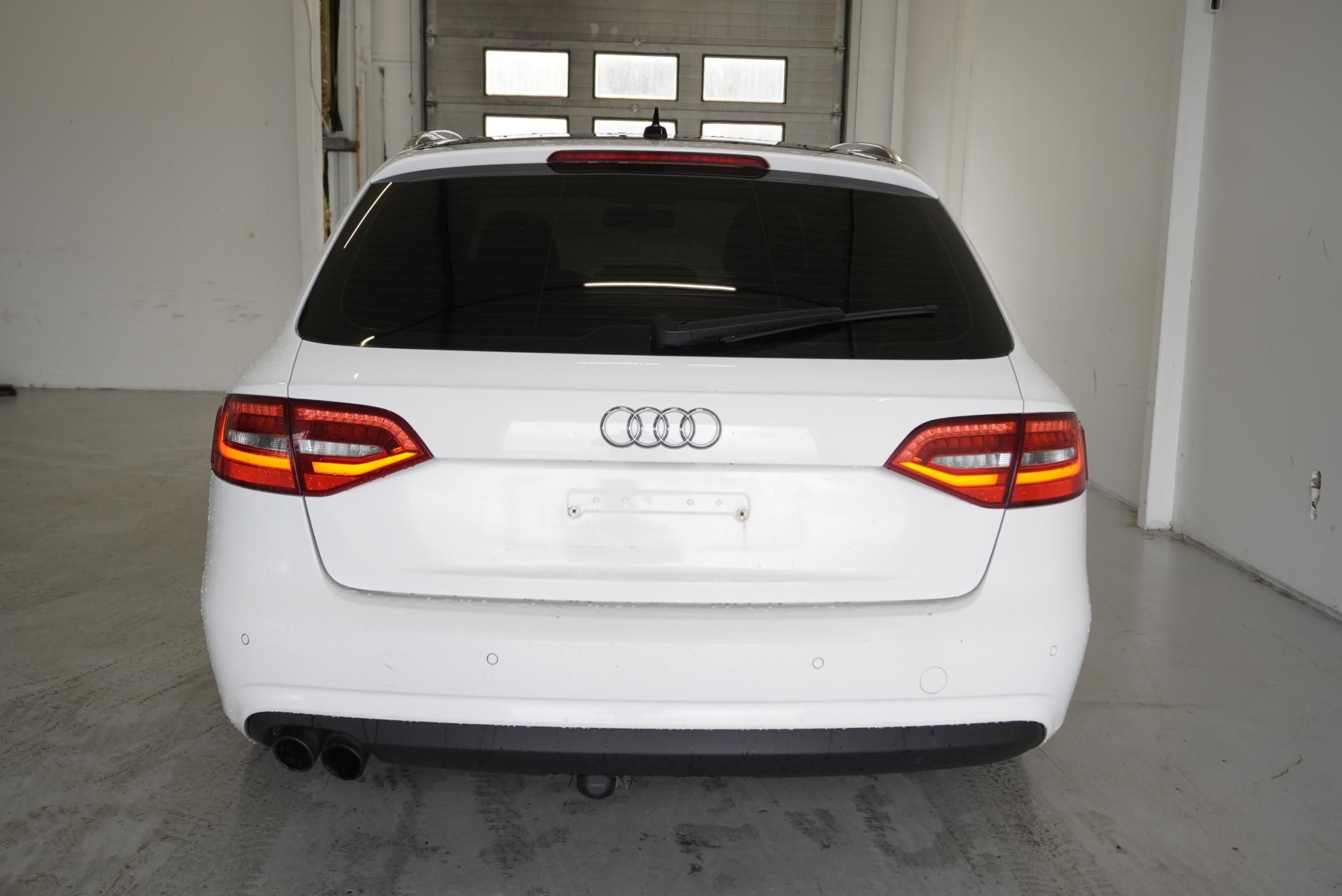 Audi A4, 2,0 TDI S-LINE - fotka 6