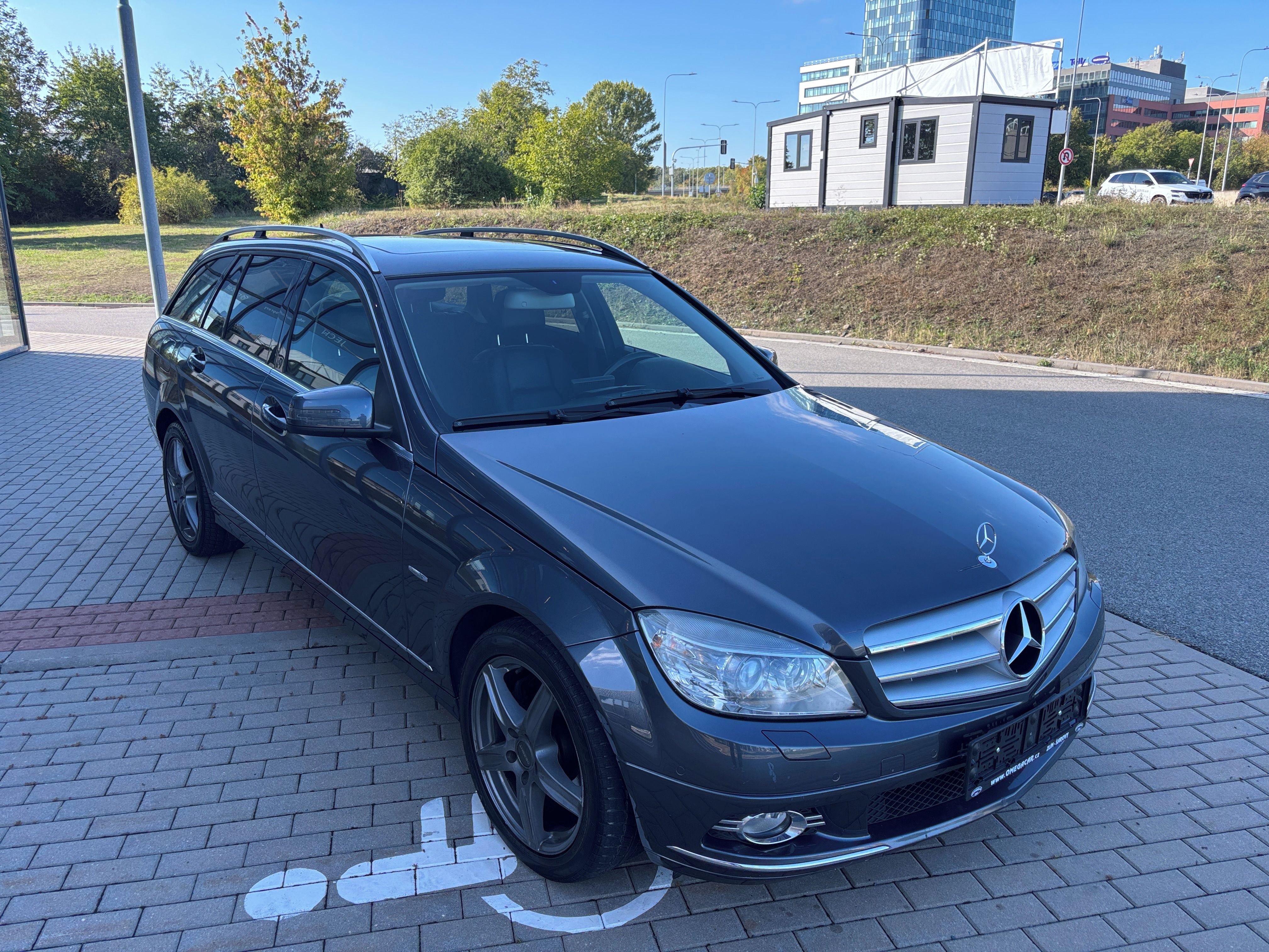 Mercedes-Benz Třídy C, 320 CDi 165KW 4Matic Avangarde - fotka 4