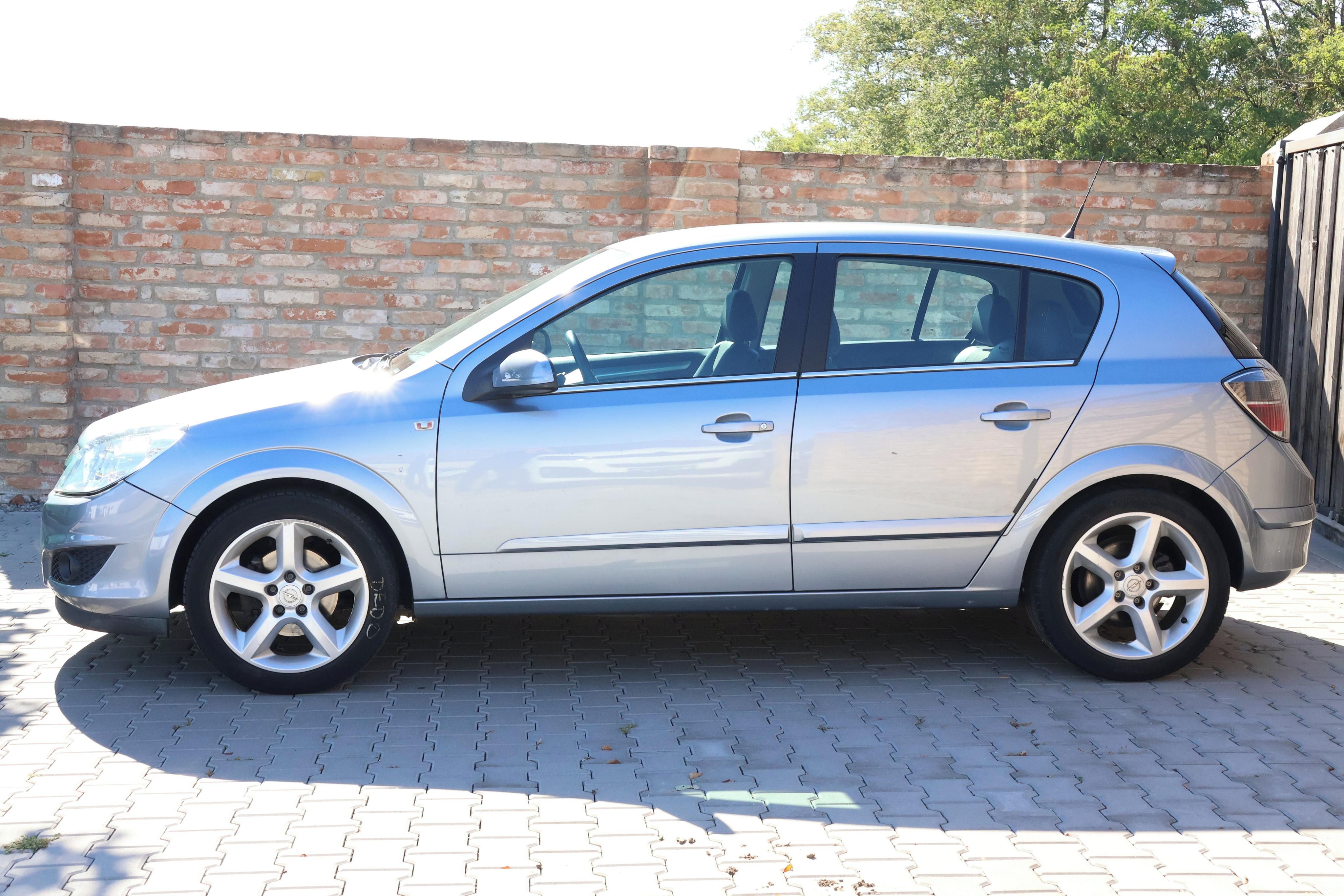 Opel Astra, 1.6 85kW 146.000km 2Maj - fotka 2
