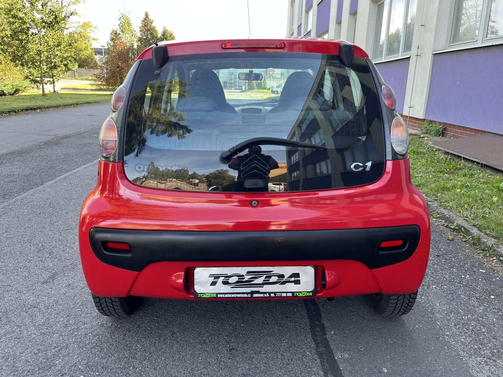 Citroën C1, 1,0 VVTi 57 tkm / sada pneu - fotka 4
