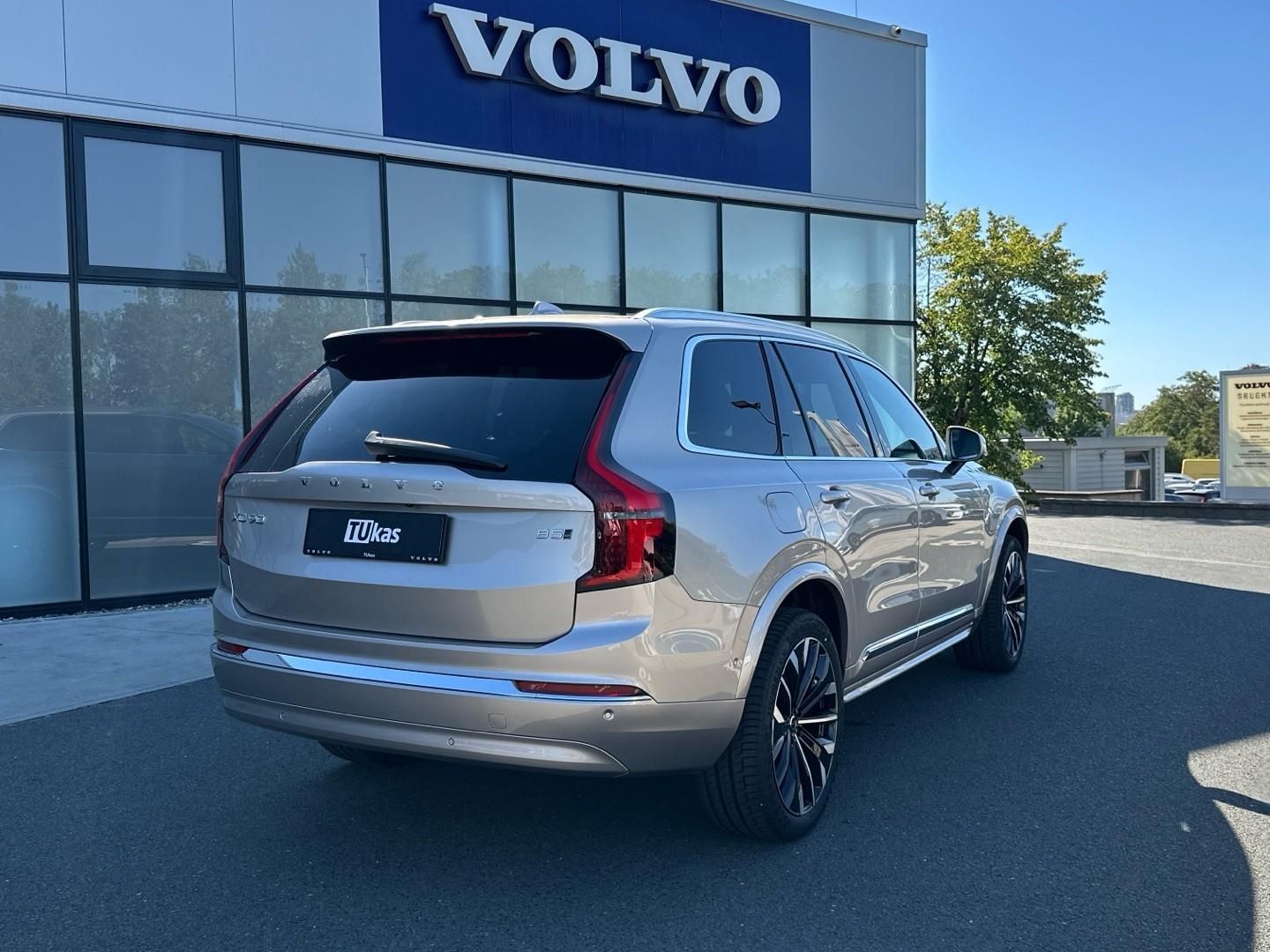 Volvo XC90, 2.0B5 184kW 4x4  PLUS BRIGHT - fotka 6