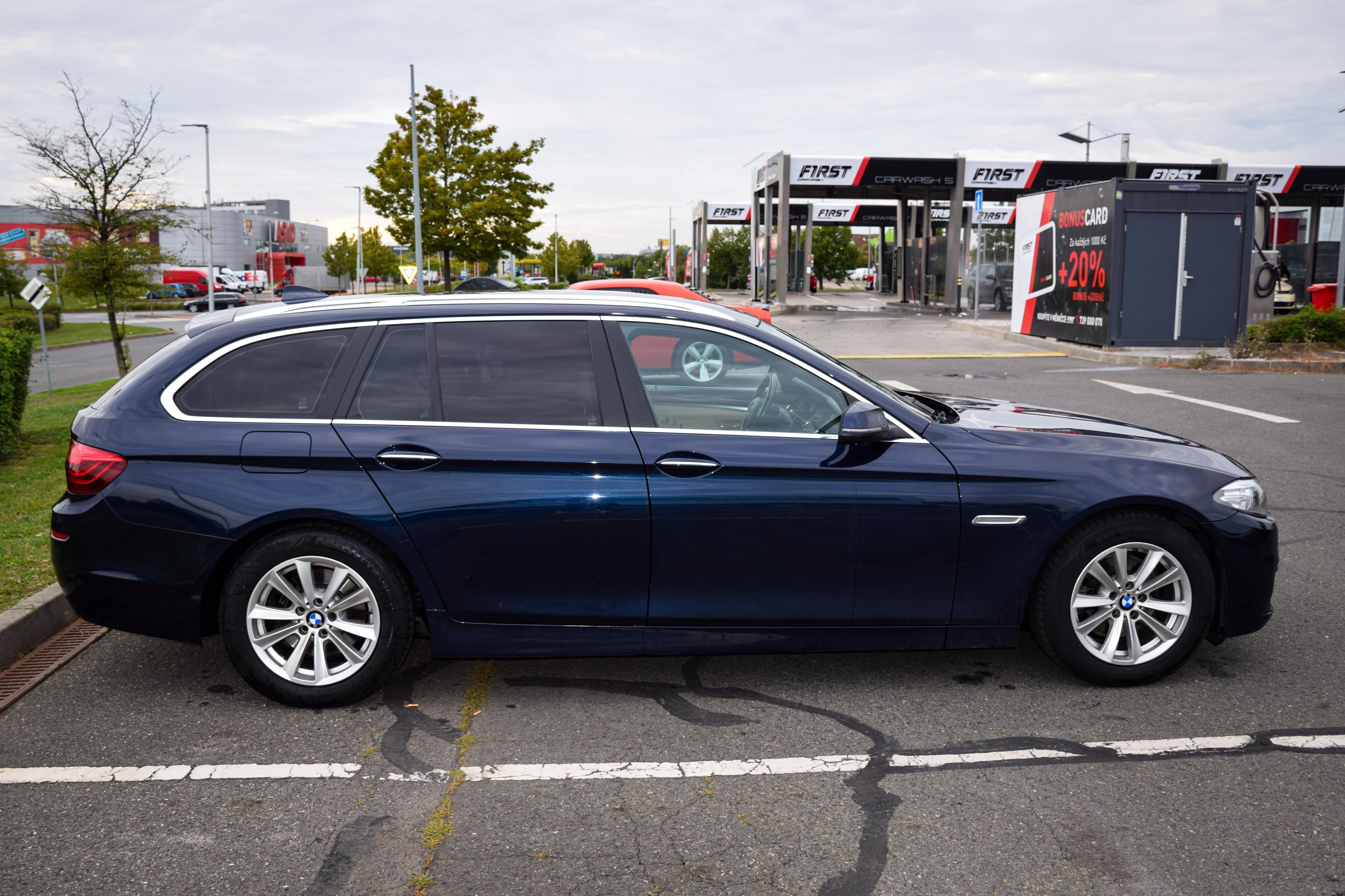 BMW Řada 5, 520d Touring - fotka 4