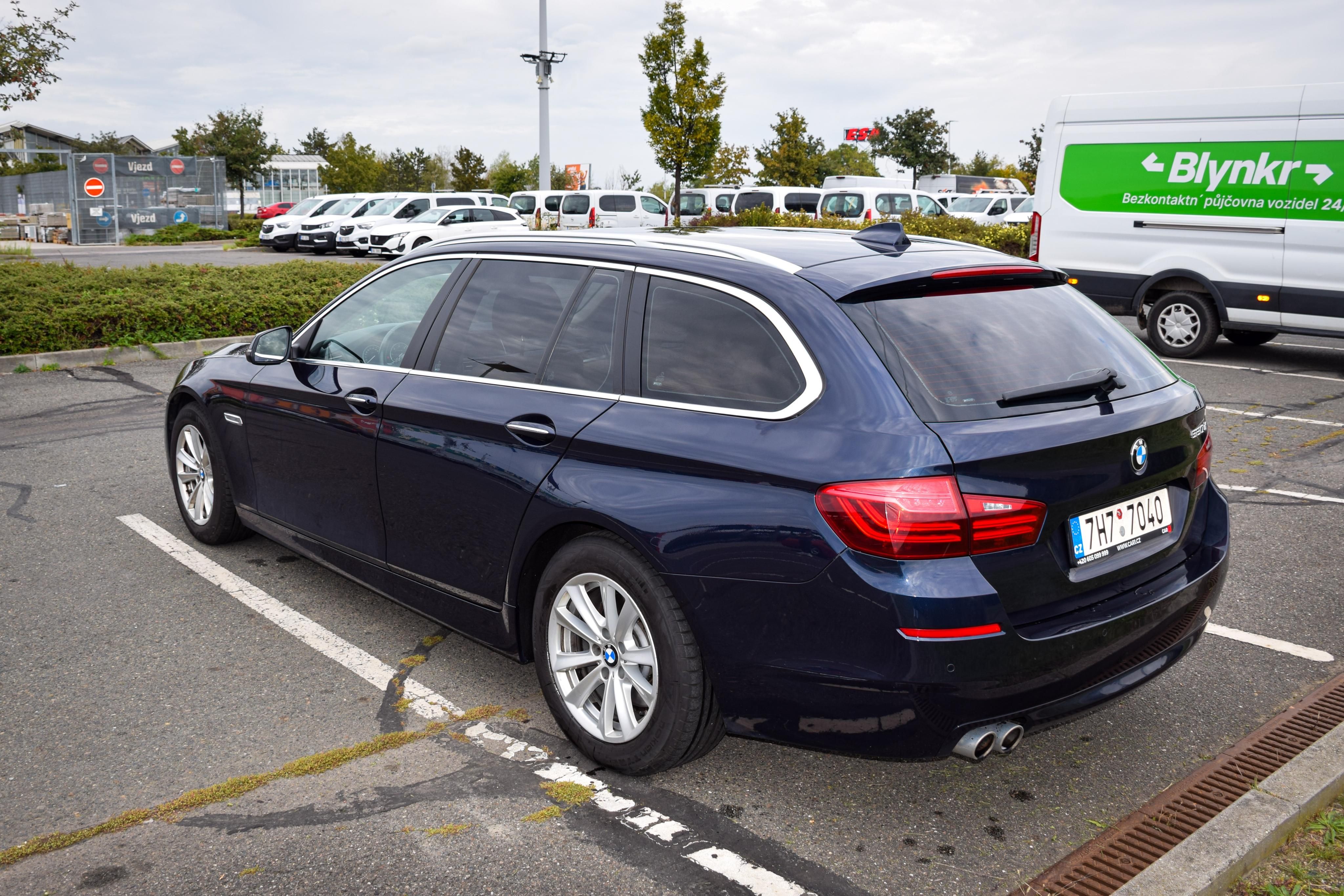BMW Řada 5, 520d Touring - fotka 6