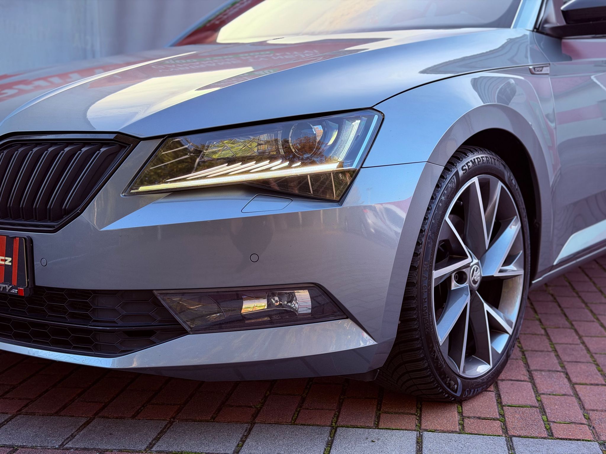 Škoda Superb, 2.0 TDi DSG SportLine 4x4 - fotka 3