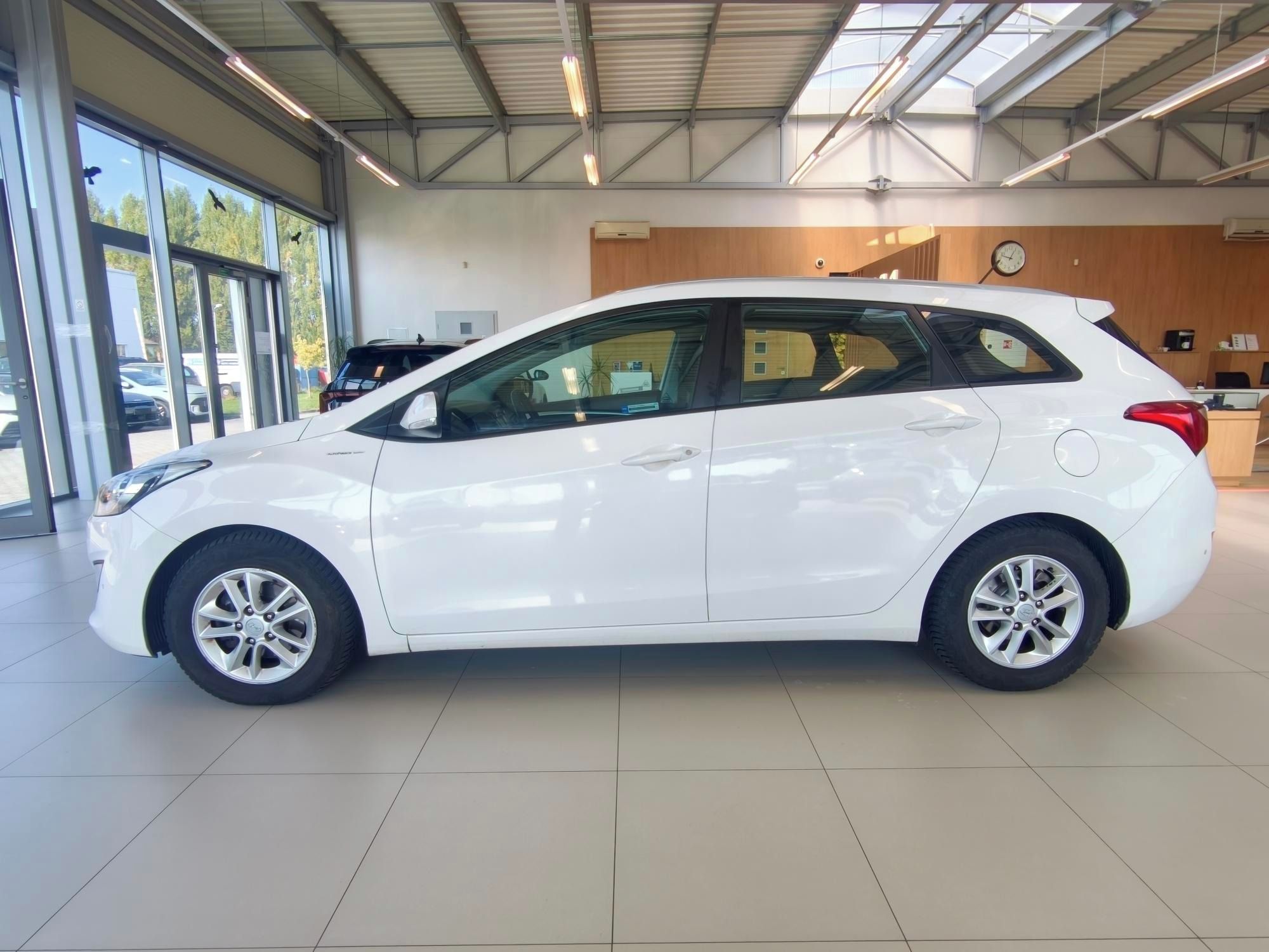 Hyundai i30, SW 1,6i 16V 88kW - fotka 5