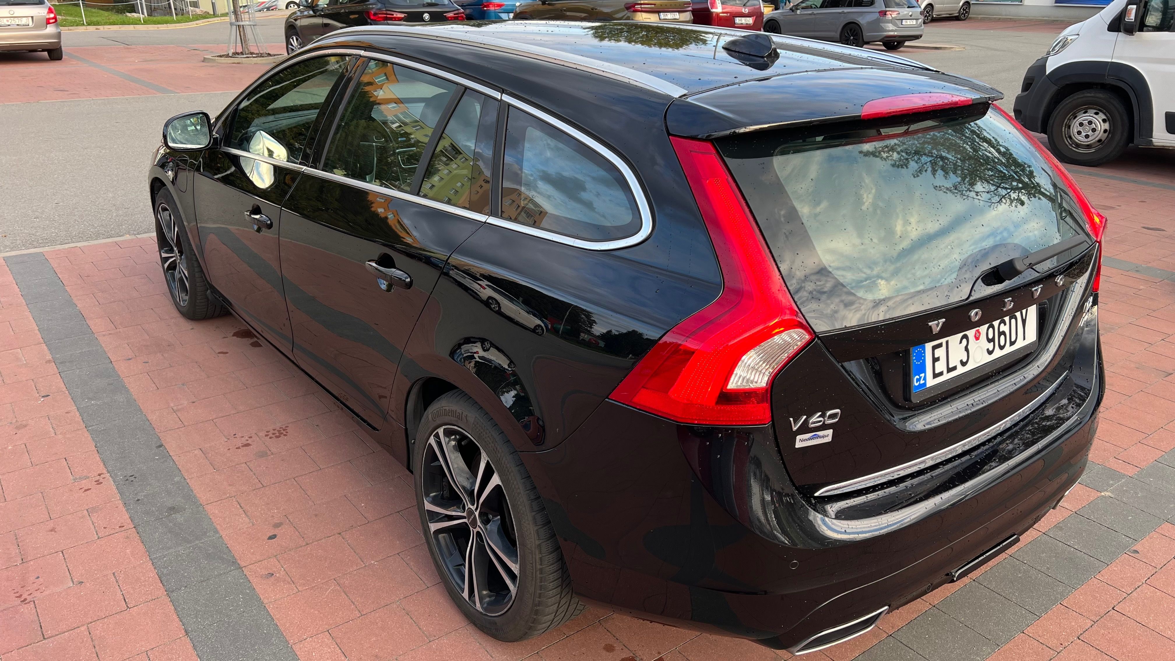 Volvo V60, Plug in Hybrid AWD2.4 D6 158kw - fotka 5