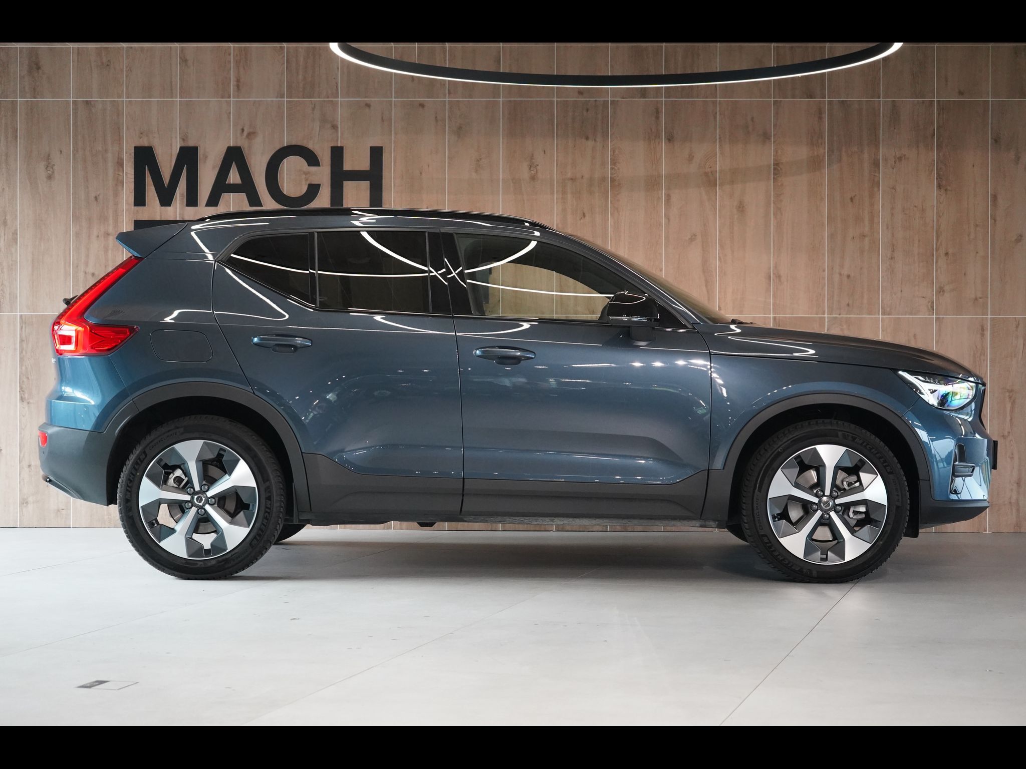Volvo XC40, B3 Plus Dark, ACC, BLIS - fotka 6