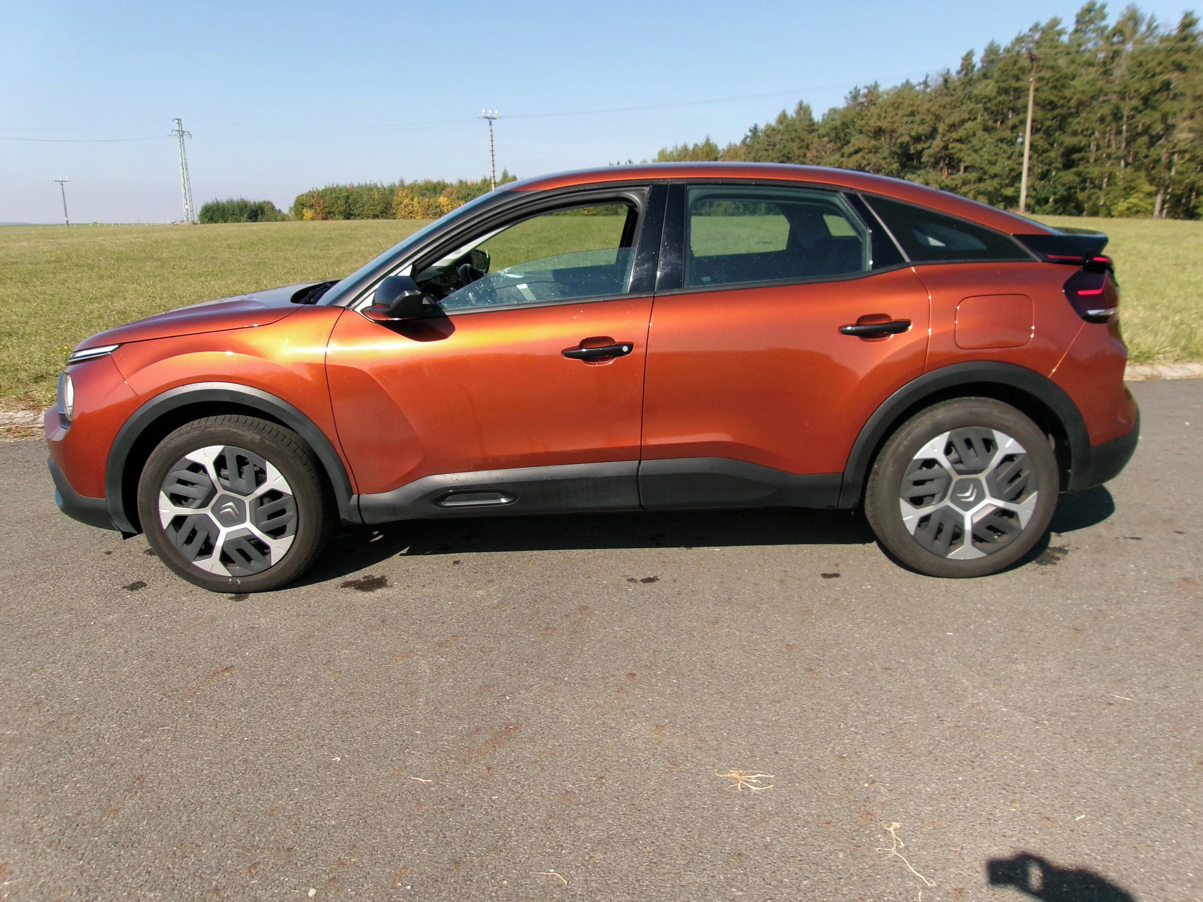 Citroën C4, 1,2 96KW 1maj ČR servisované - fotka 2