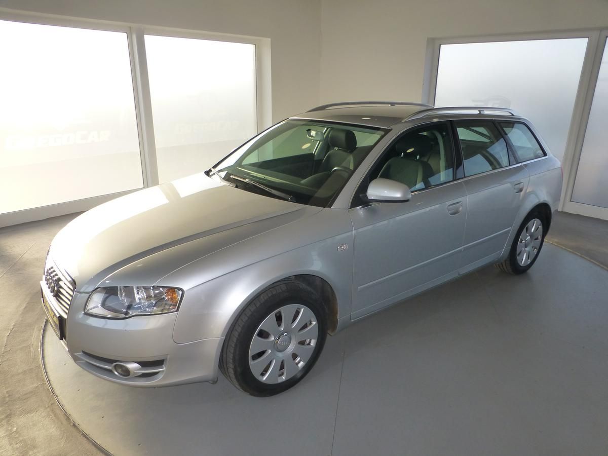Audi A4, 1,6I**DIGIKLIMA**ALU**TAŽNÉ