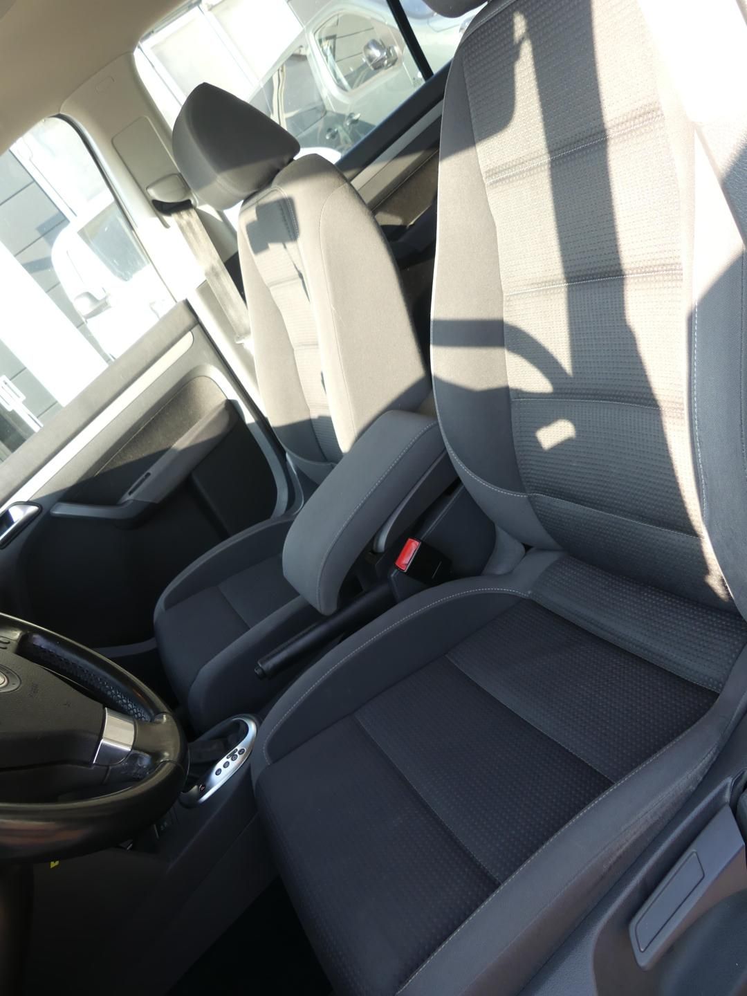 Volkswagen Touran, 1,4  DSG automat - fotka 6