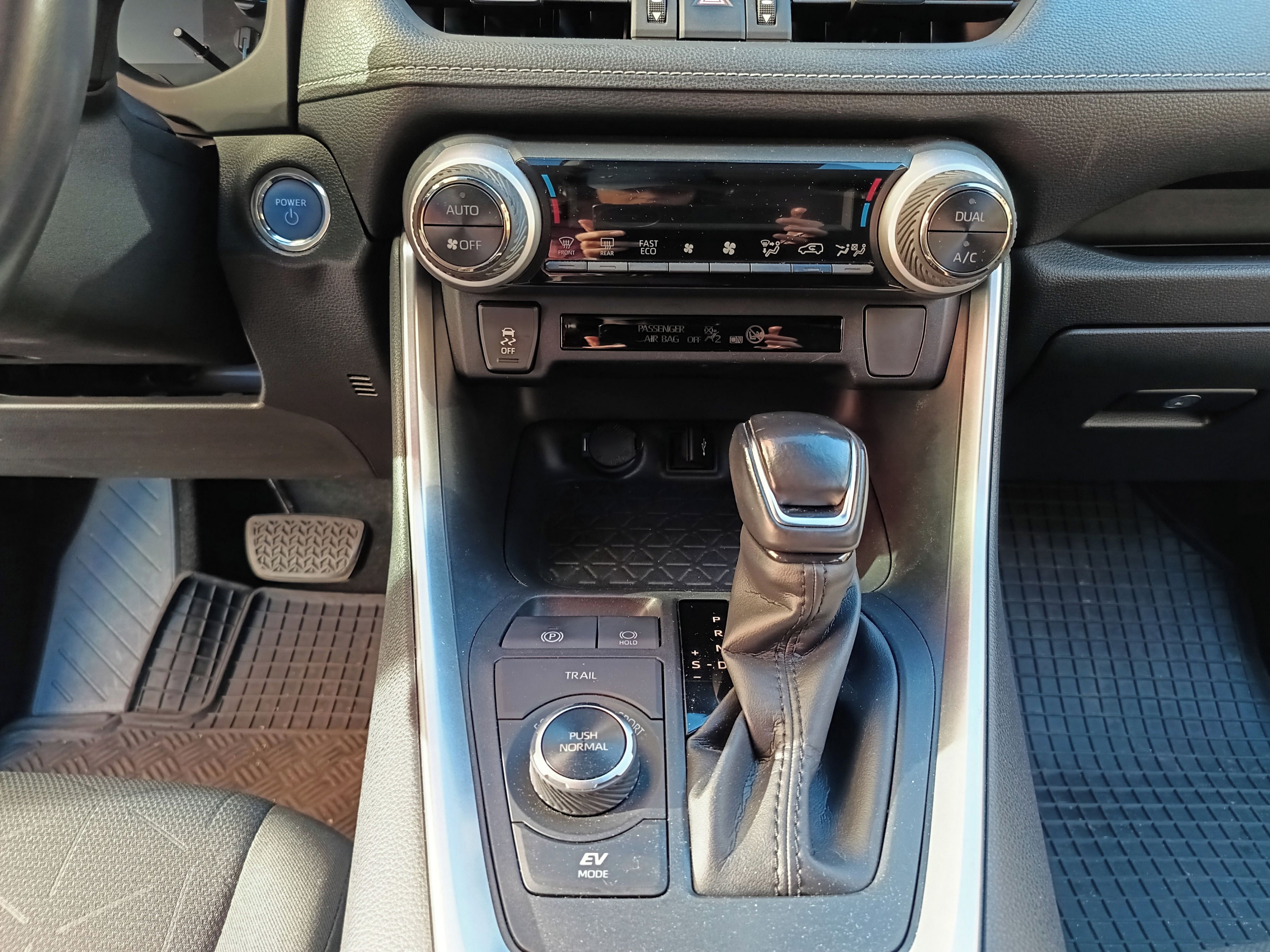 Toyota Rav4, 2.5 Hybrid 4WD Comfort - fotka 6