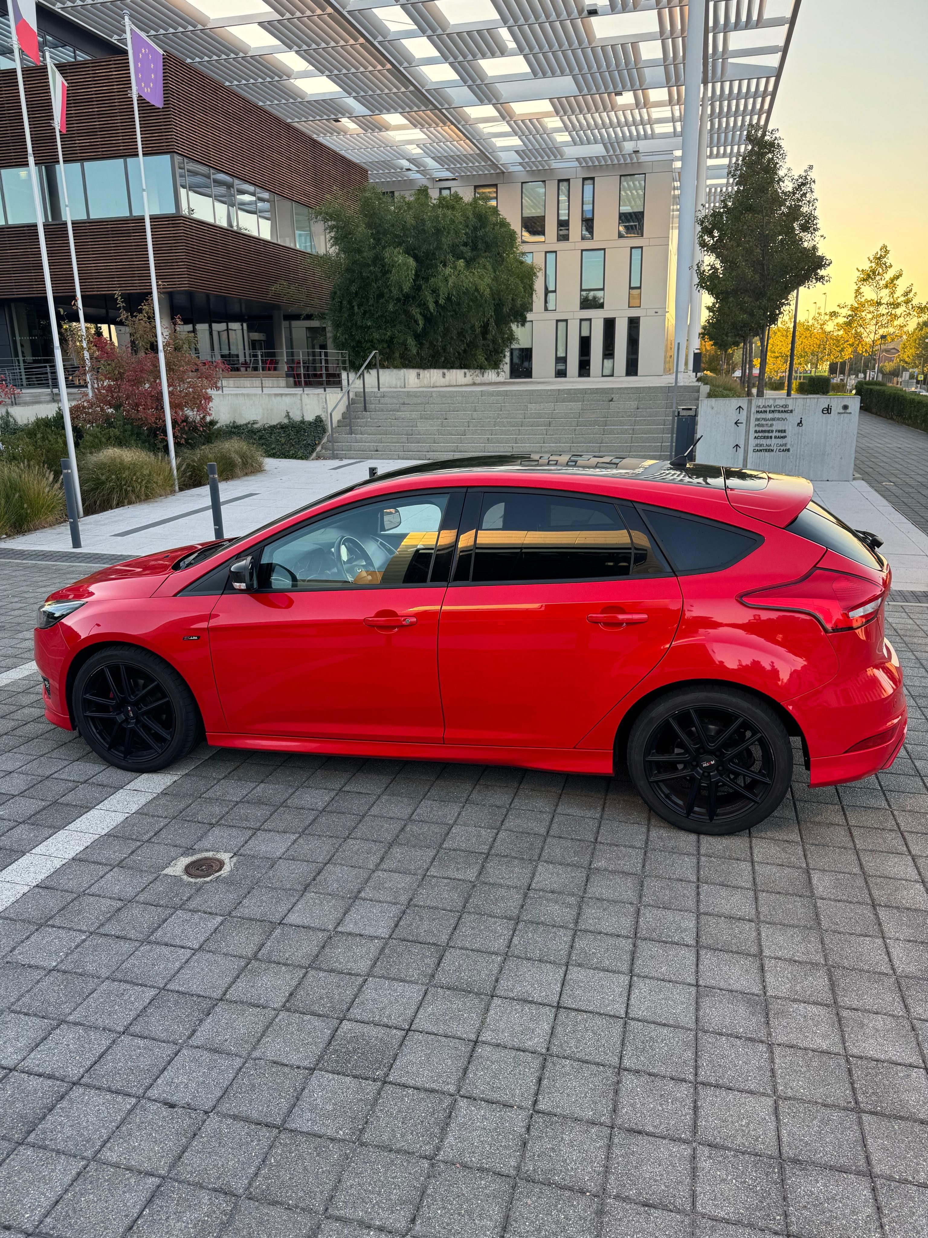 Ford Focus, 1.0 ecobust ST-line - fotka 4