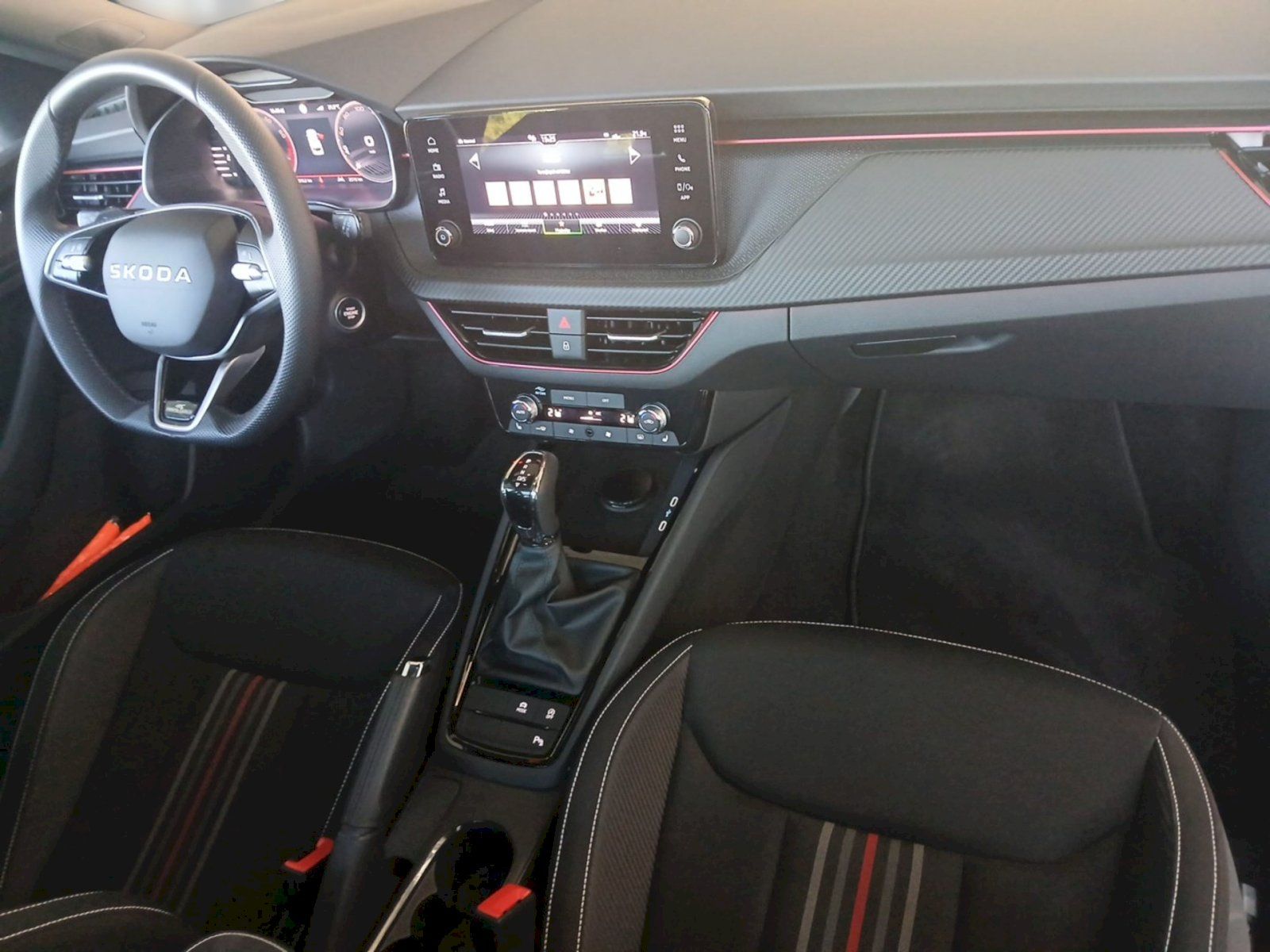 Škoda Kamiq, 1,0 TSI / 85 kW Monte Carlo DS - fotka 5