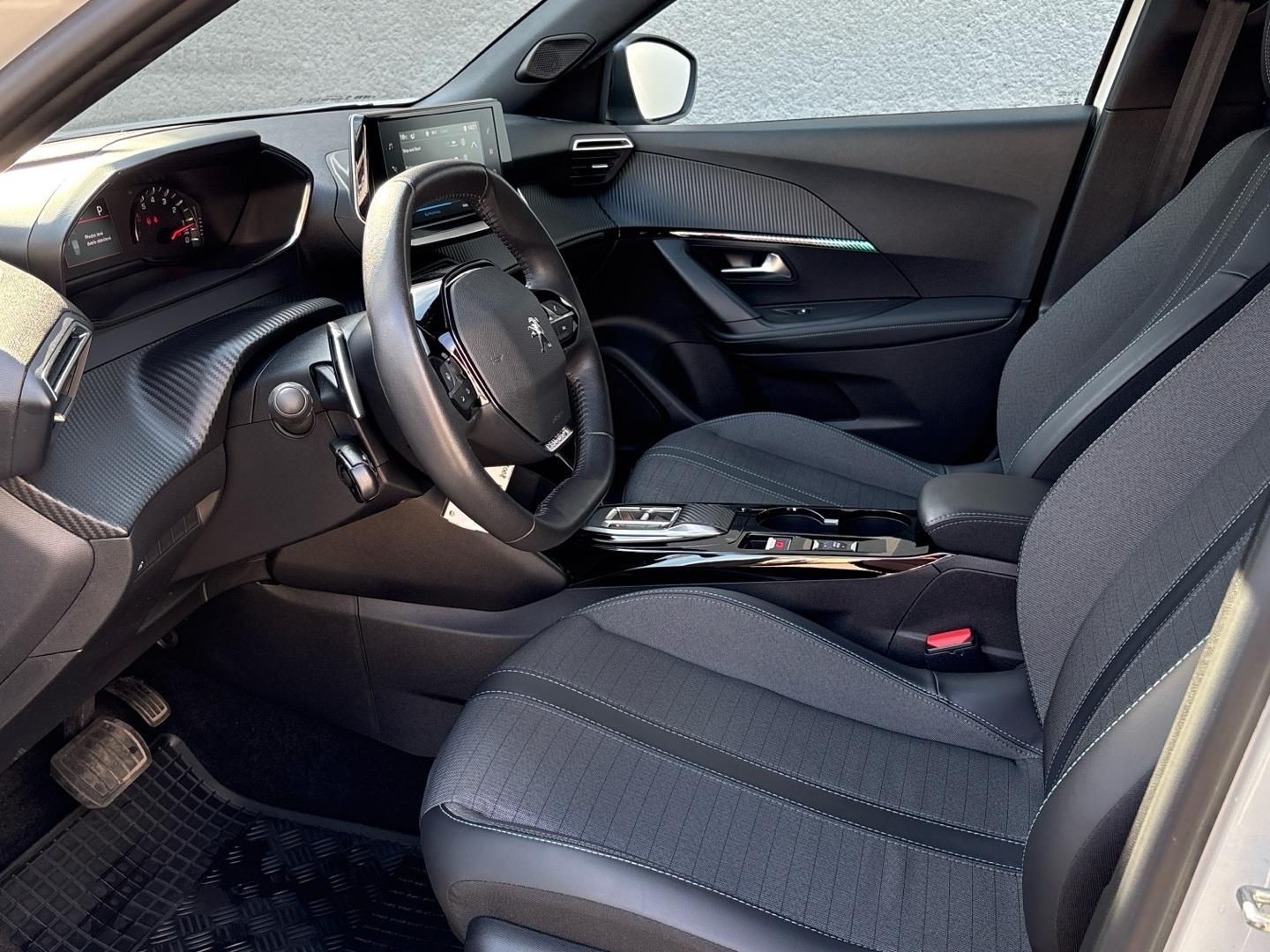 Peugeot 2008, AllurePack 1.2 PureTech EAT8 - fotka 6