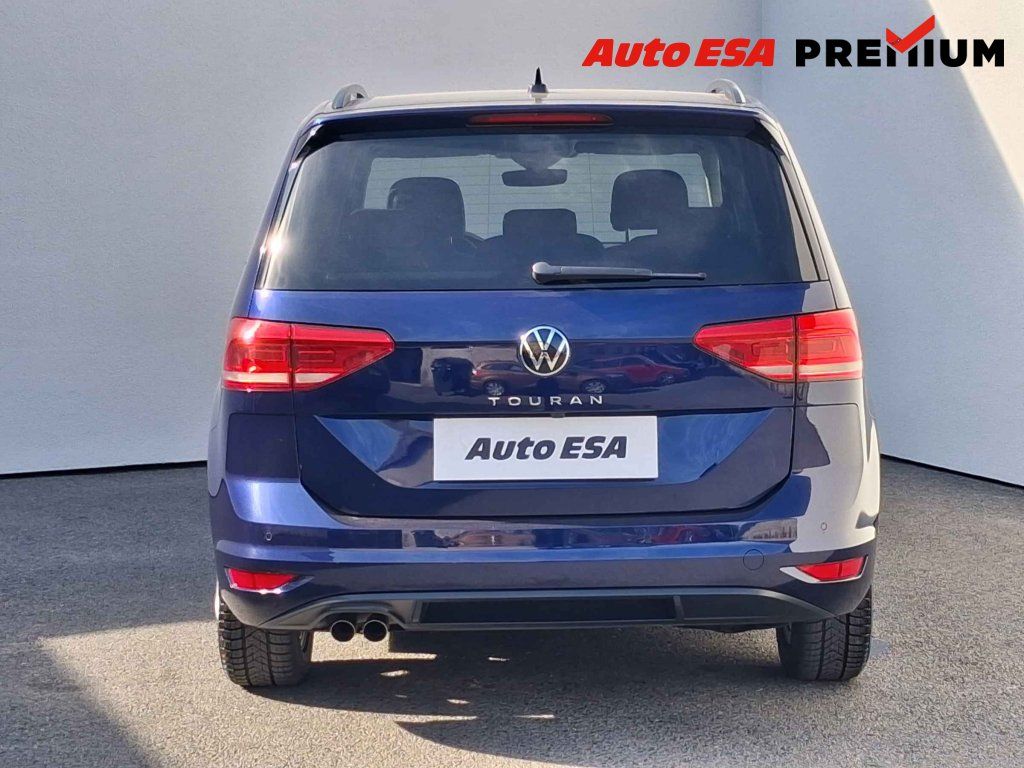 Volkswagen Touran, 2.0 TDi,2.maj,ČR,DSG,LED - fotka 5