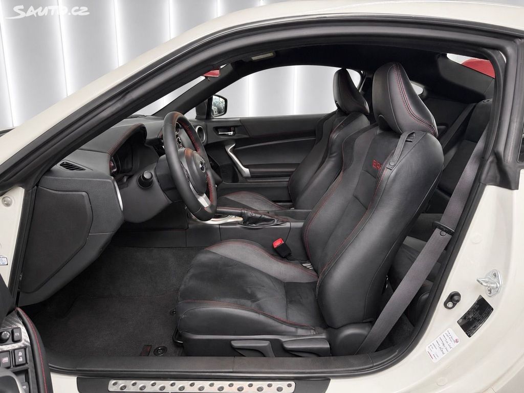 Subaru BRZ 2.0i 200ch Sport BVM / 1ère main / Alcantara-Cuir / Sièges chauffants / Keyless / Échappement sport