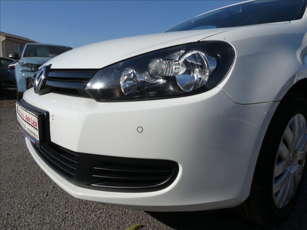 Volkswagen Golf, 1,2 TSi 77kW serviska, klima - fotka 4