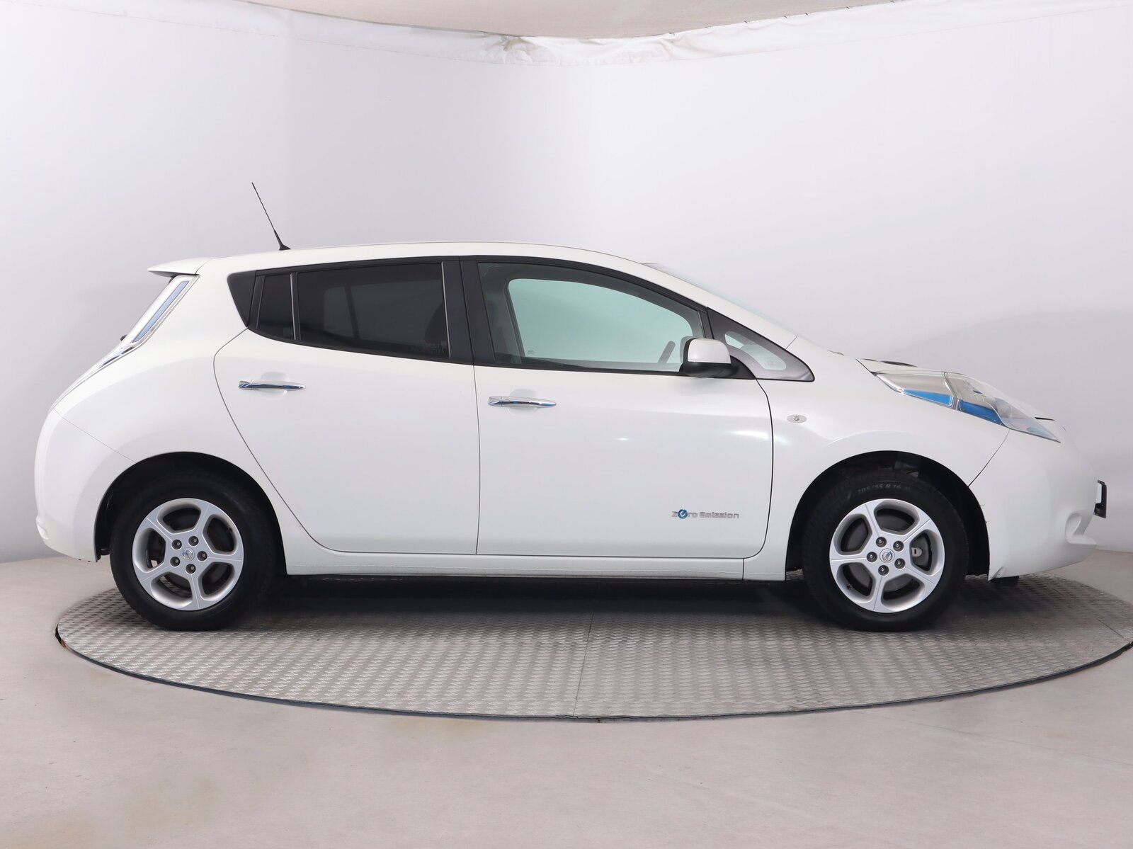 Nissan LEAF, 30 kWh, SoH 75%, Automat - fotka 6