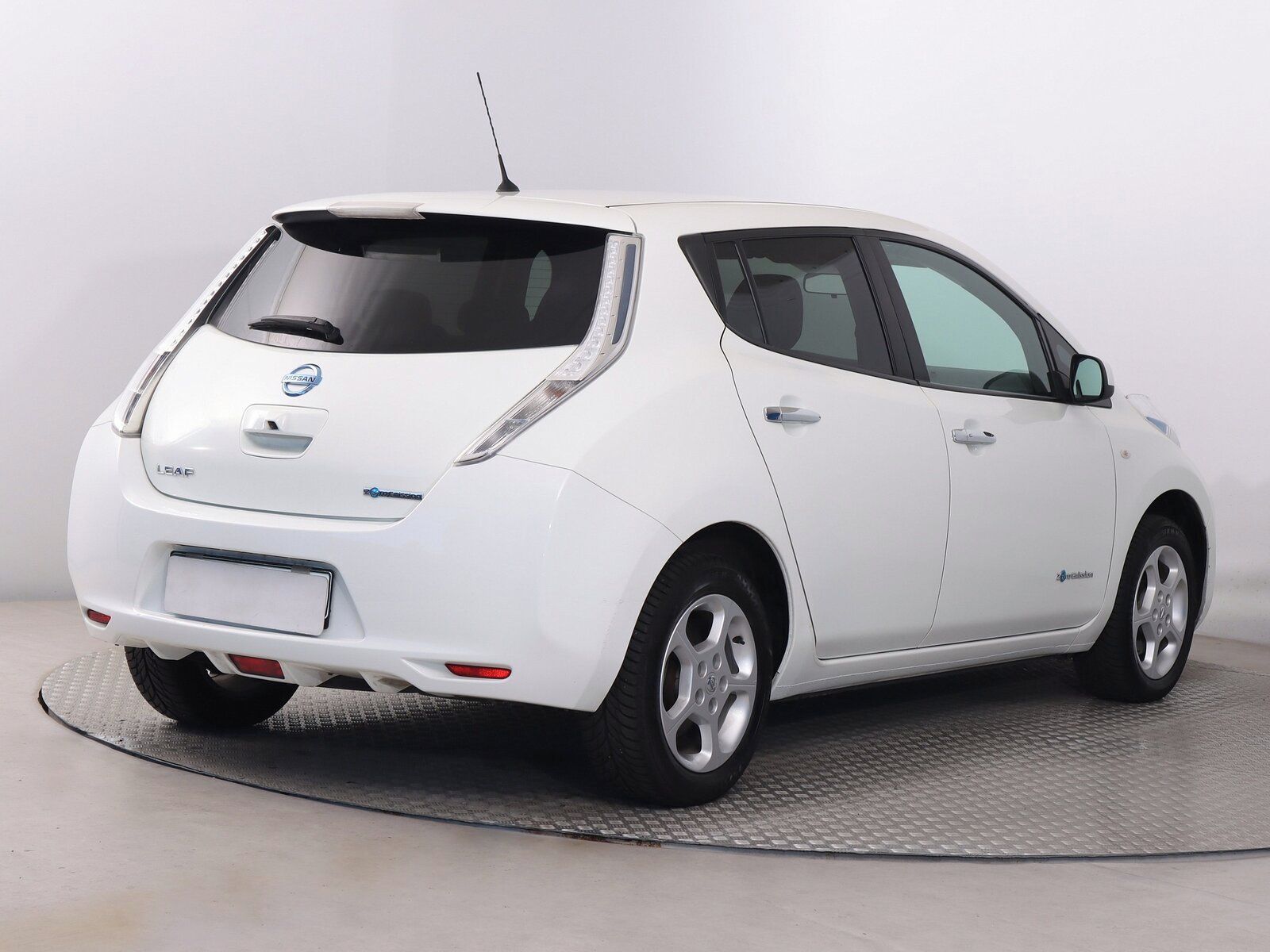 Nissan LEAF, 30 kWh, SoH 75%, Automat - fotka 5