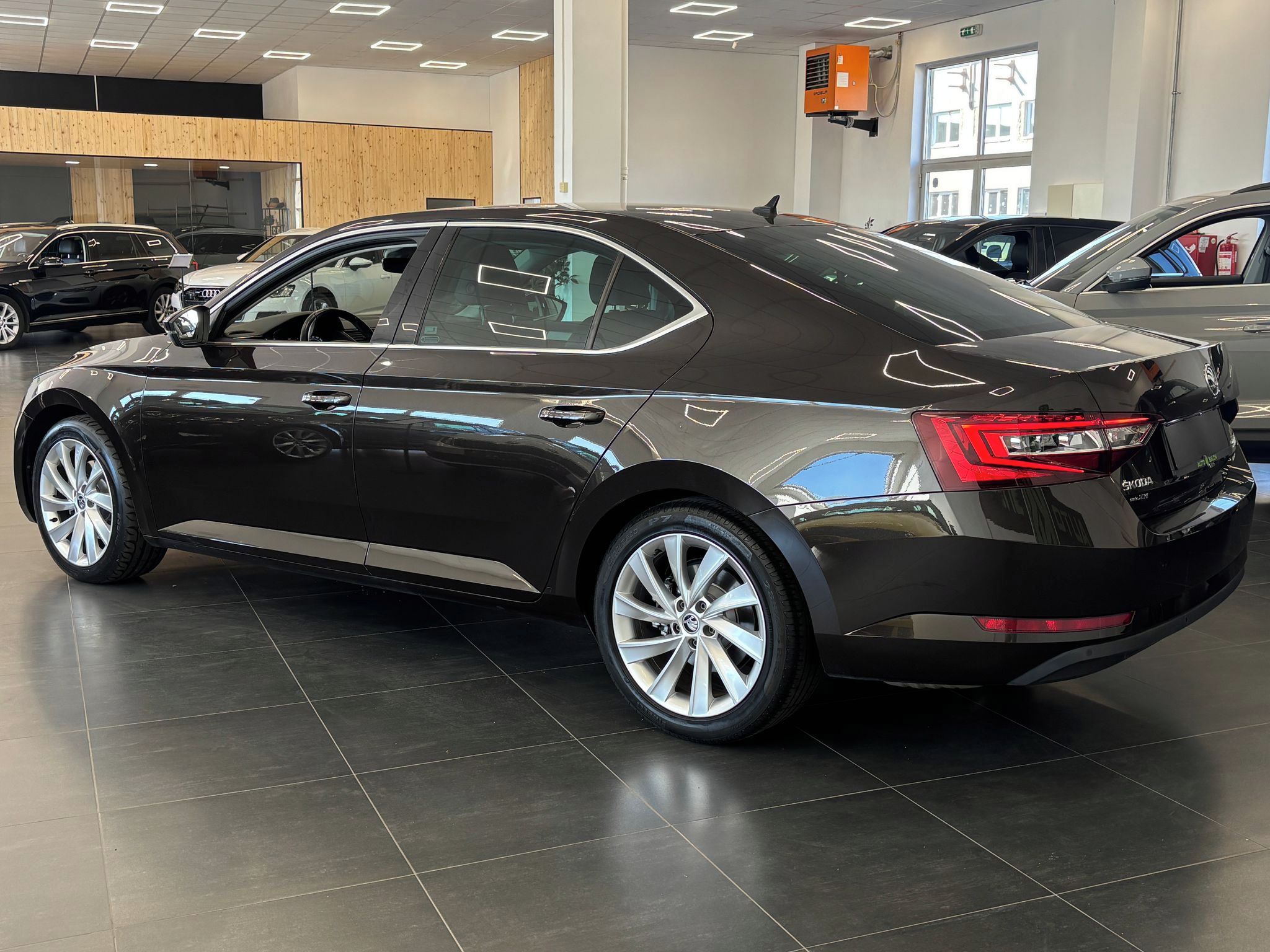 Škoda Superb, 2.0TDI 140kW 4x4 DSG Alcantara - fotka 4