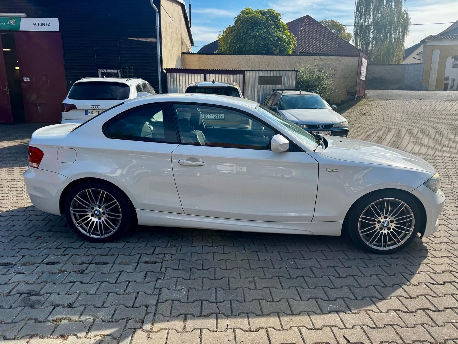 BMW Řada 1, 120 diesel 130kW coupé ČR - fotka 4