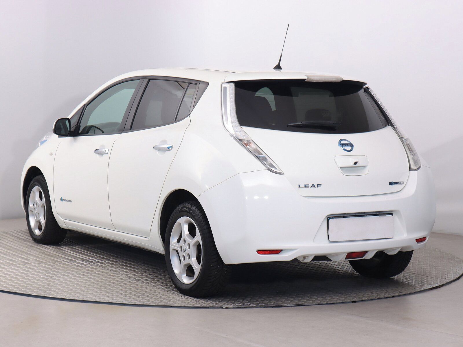 Nissan LEAF, 30 kWh, SoH 75%, Automat - fotka 4