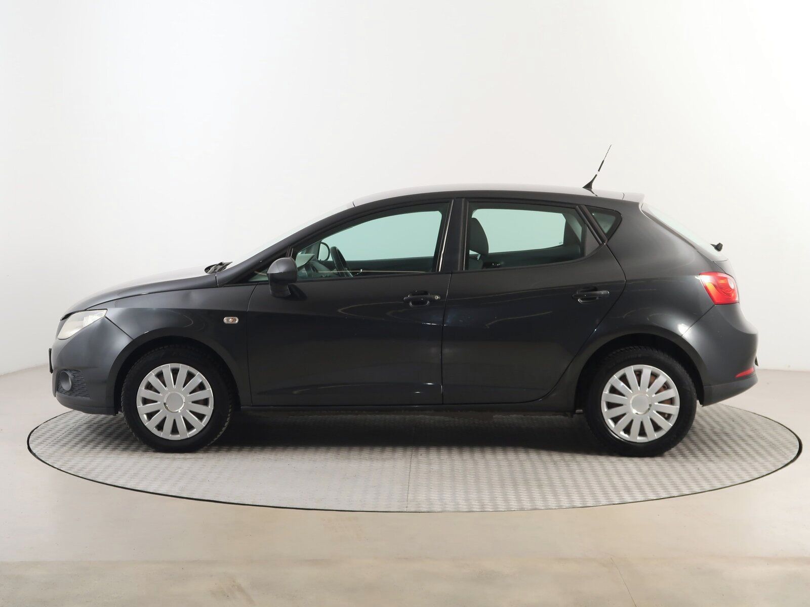 Seat Ibiza, 1.2 12V, po STK, jezdí výborně - fotka 3