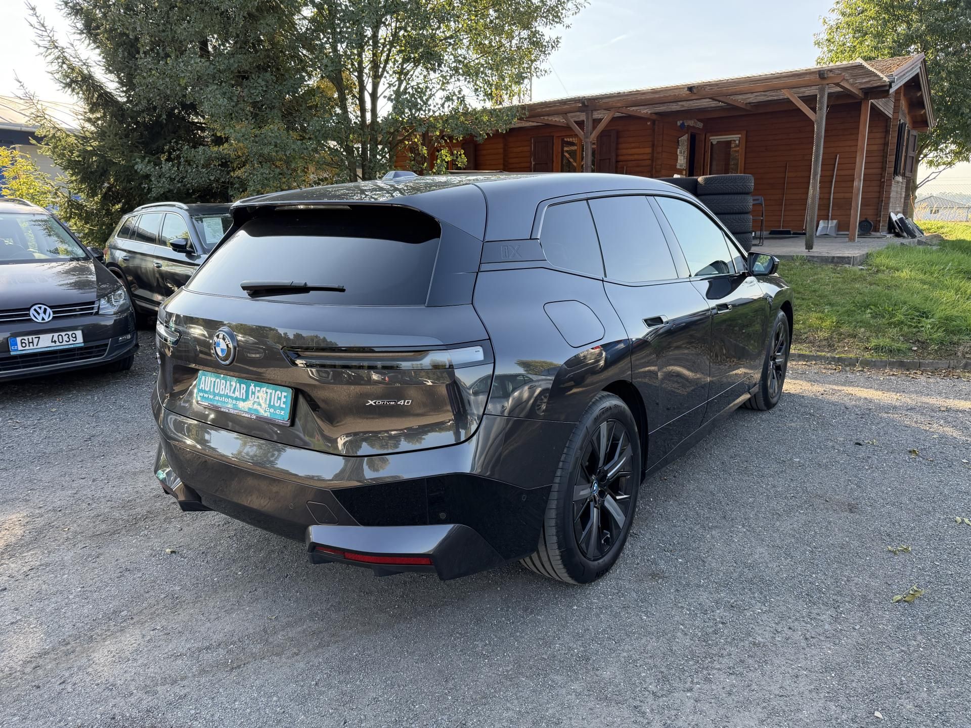 BMW iX, xDrive40 SPORT H&K SkyLounge - fotka 6