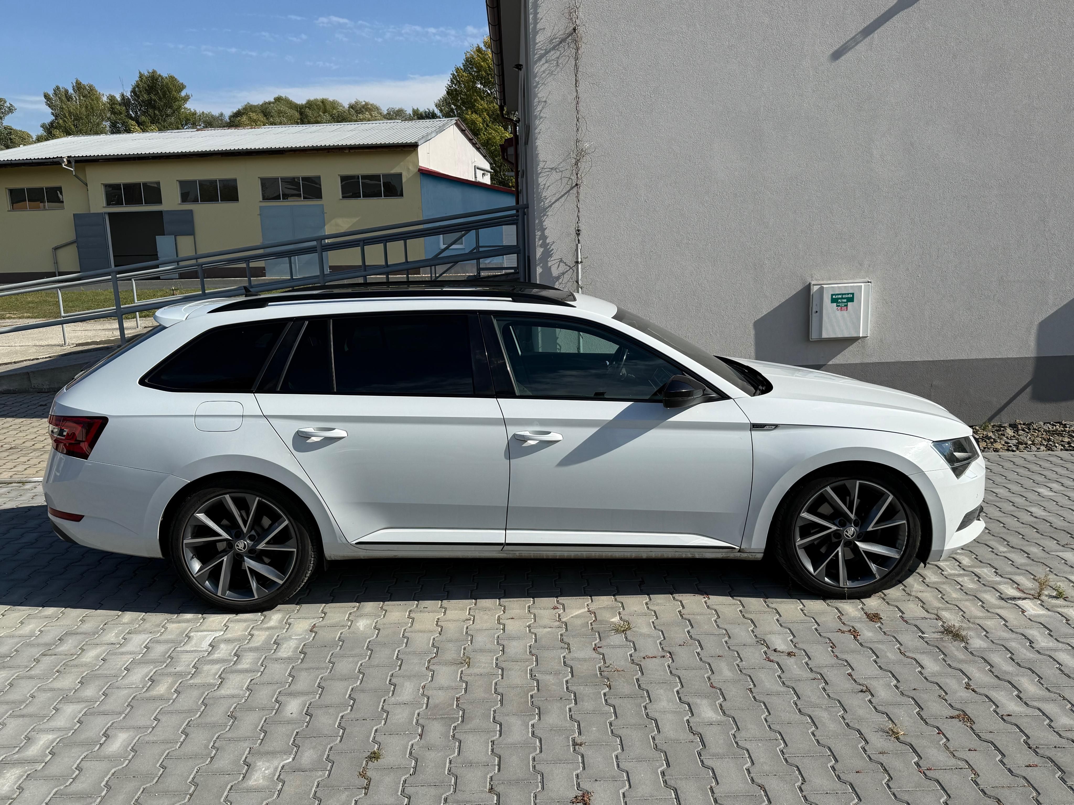 Škoda Superb, Sportline 2.0TDI 140kw 2maj ČR - fotka 3
